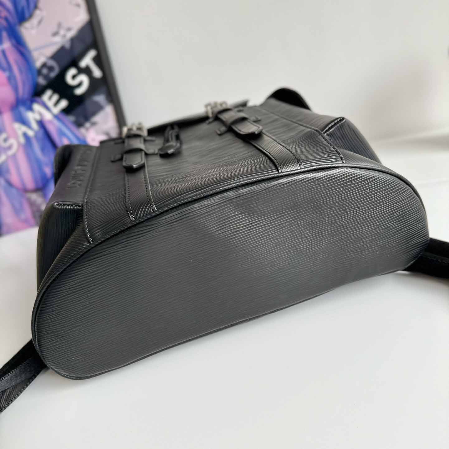 Louis Vuitton Christopher MM      M24326 - DopestKickz