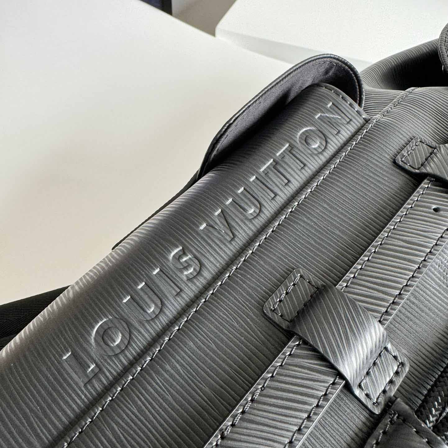 Louis Vuitton Christopher MM      M24326 - DopestKickz