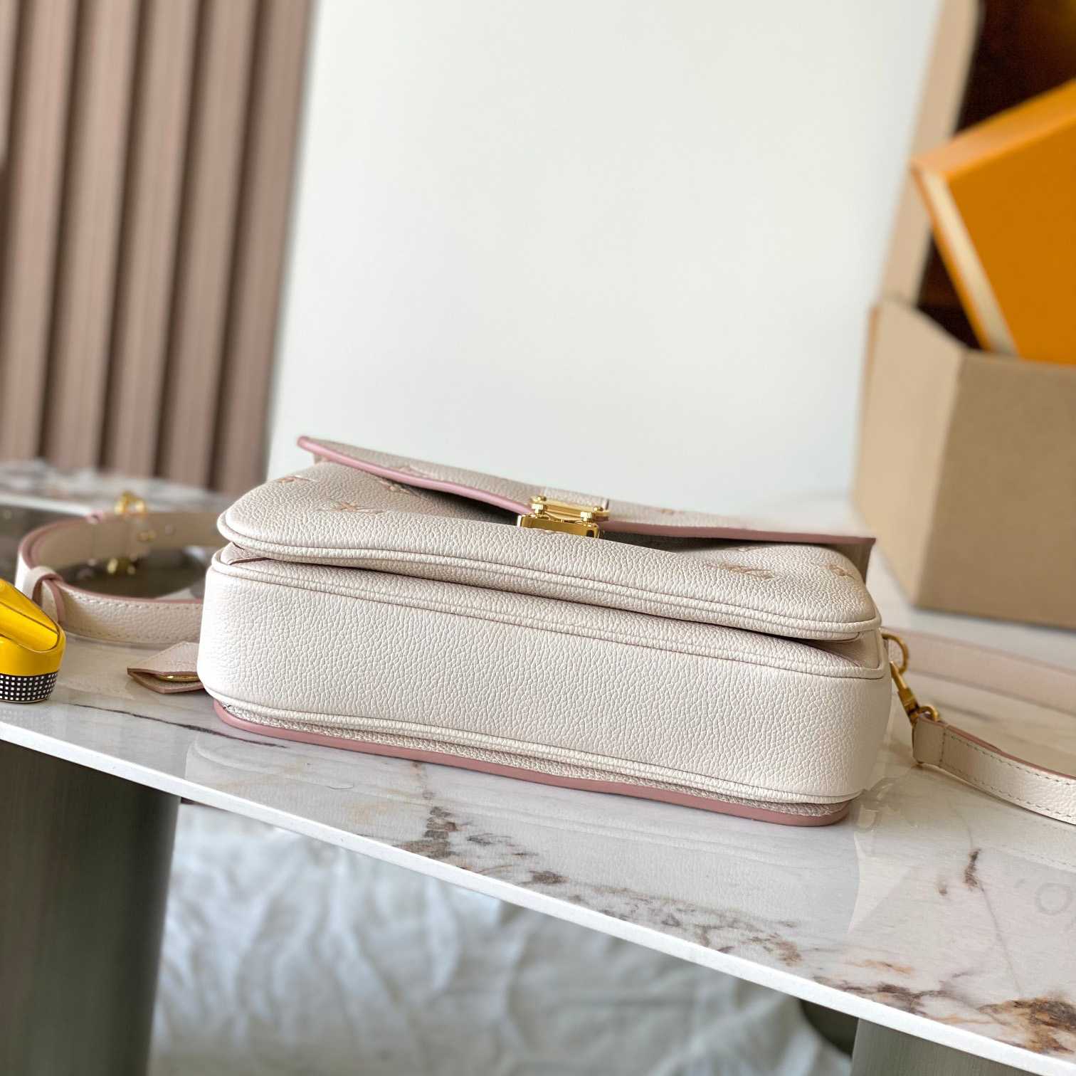 Louis Vuitton Pochette Métis   M14977 - DopestKickz