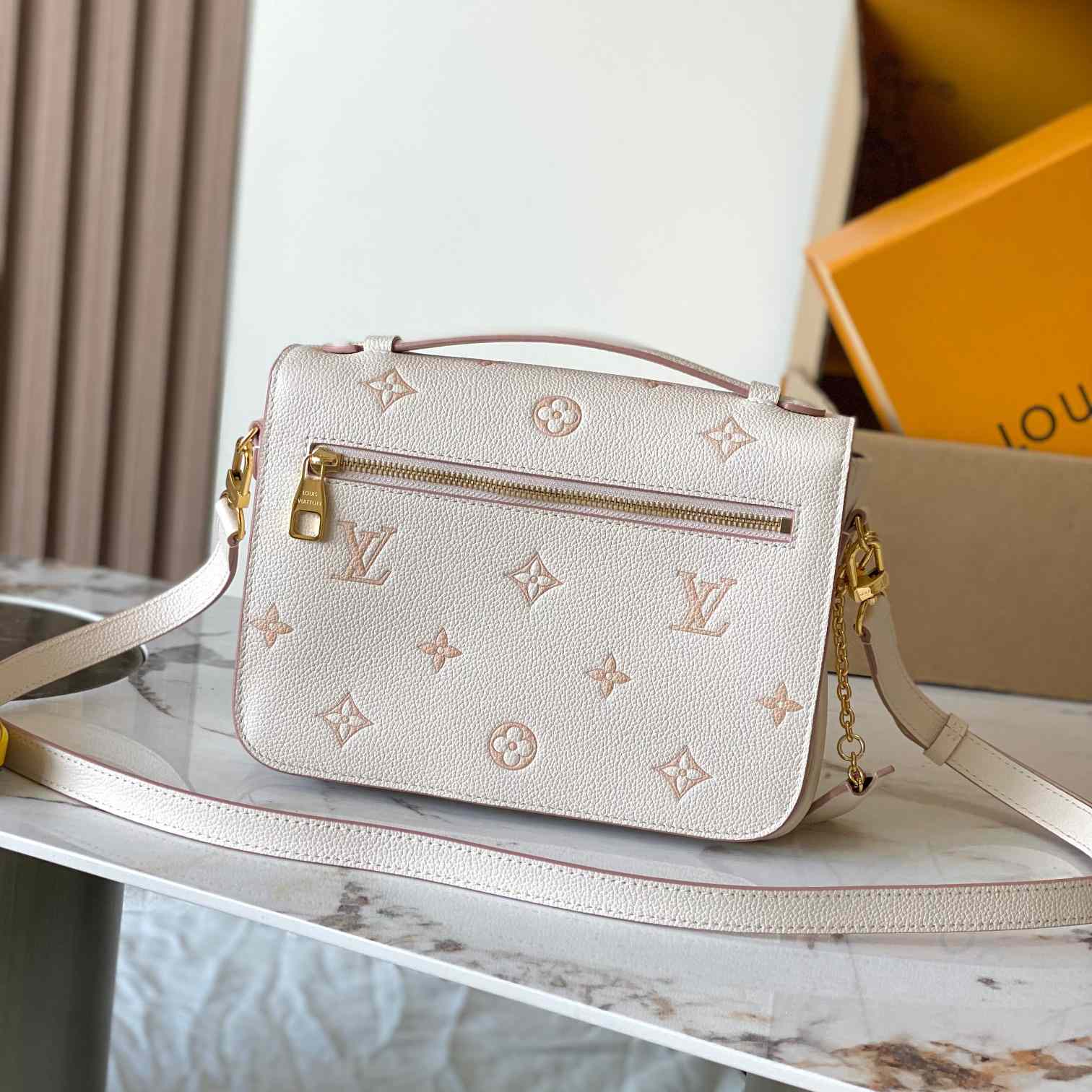 Louis Vuitton Pochette Métis   M14977 - DopestKickz