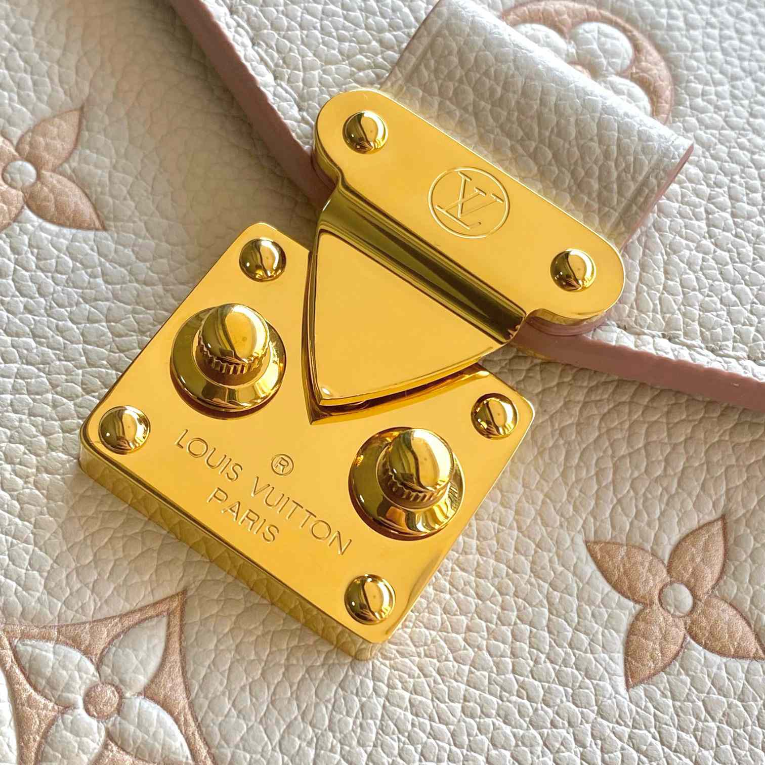 Louis Vuitton Pochette Métis   M14977 - DopestKickz