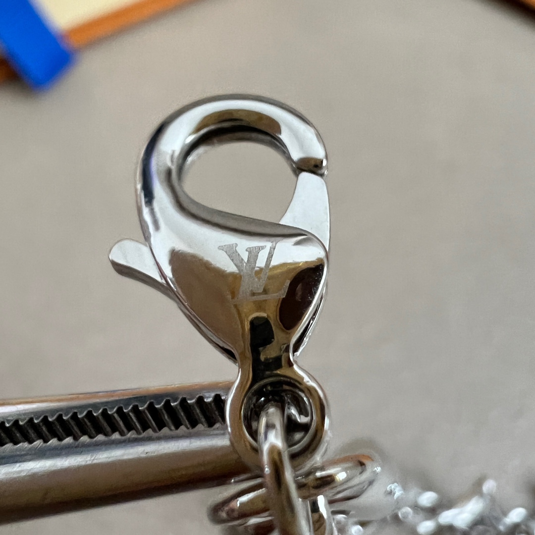 Louis Vuitton LV Sailor Medium Bracelet   M03187 - DopestKickz