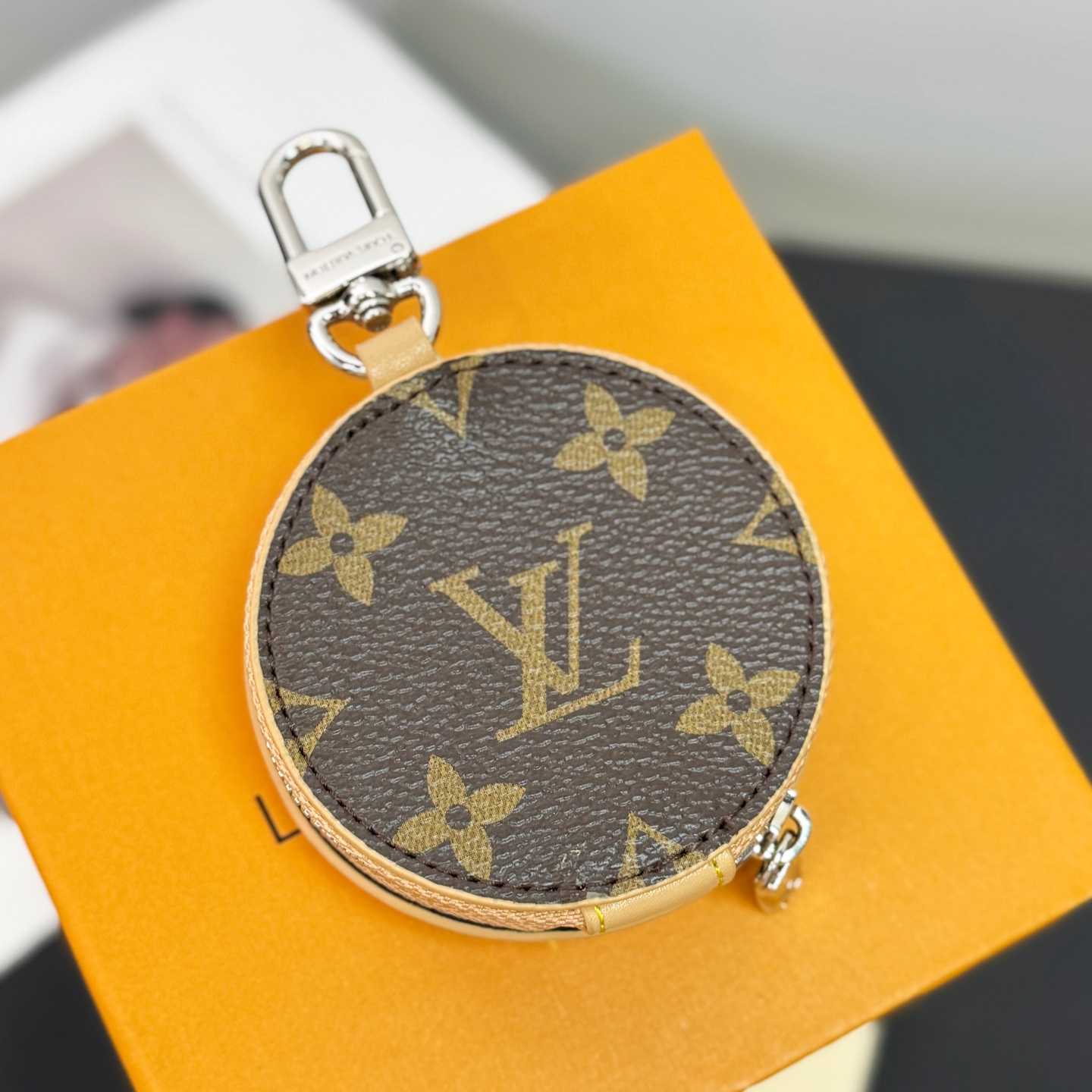 Louis Vuitton LV Donut Bag Charm   M02549 - DopestKickz