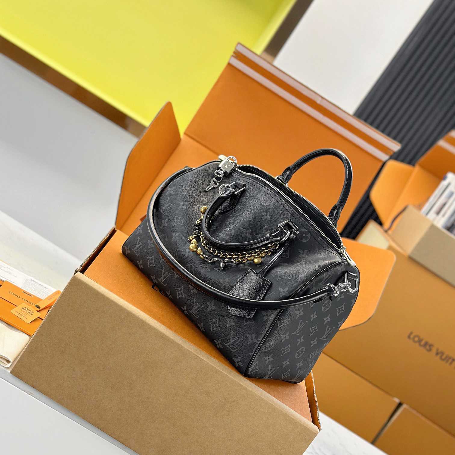 Louis Vuitton Speedy Soft 30   M15102 - DopestKickz