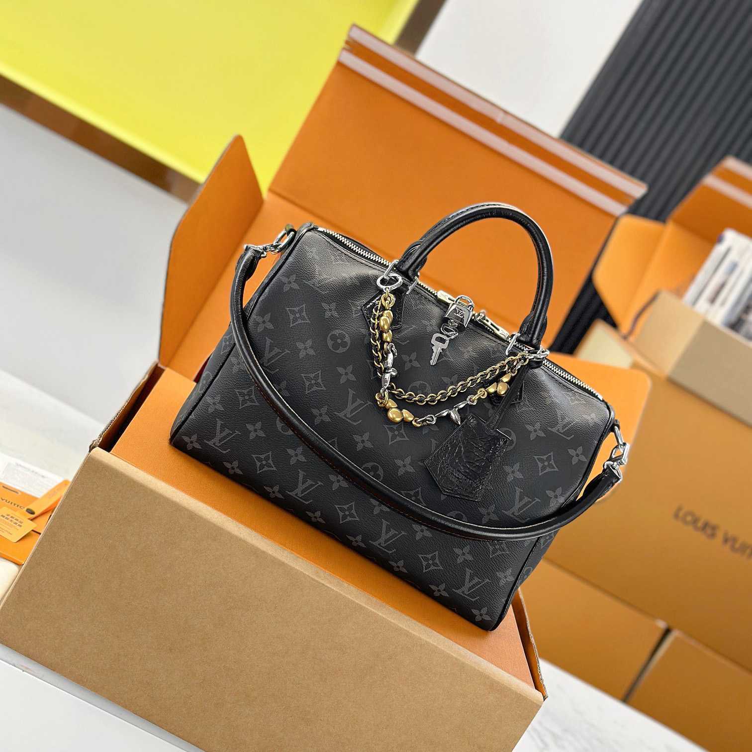 Louis Vuitton Speedy Soft 30   M15102 - DopestKickz