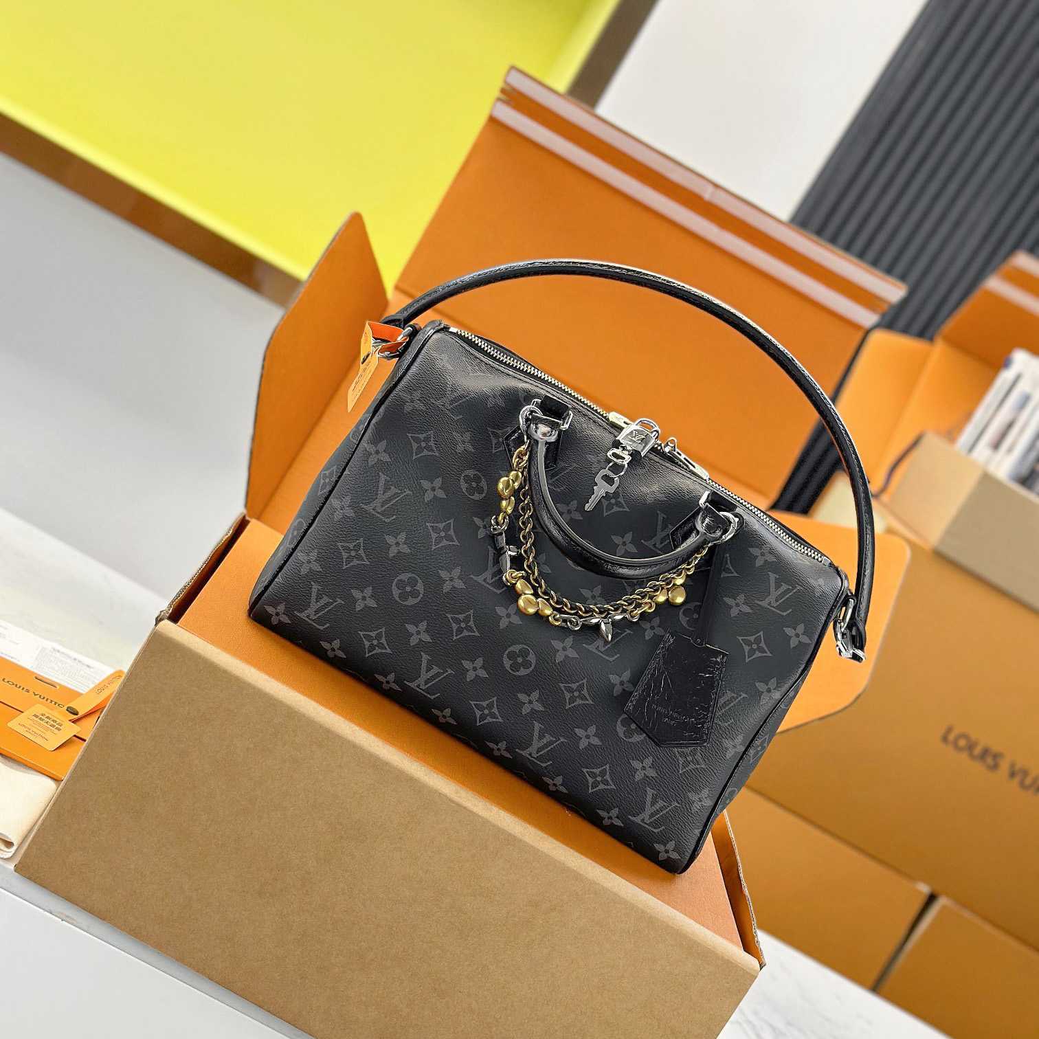 Louis Vuitton Speedy Soft 30   M15102 - DopestKickz