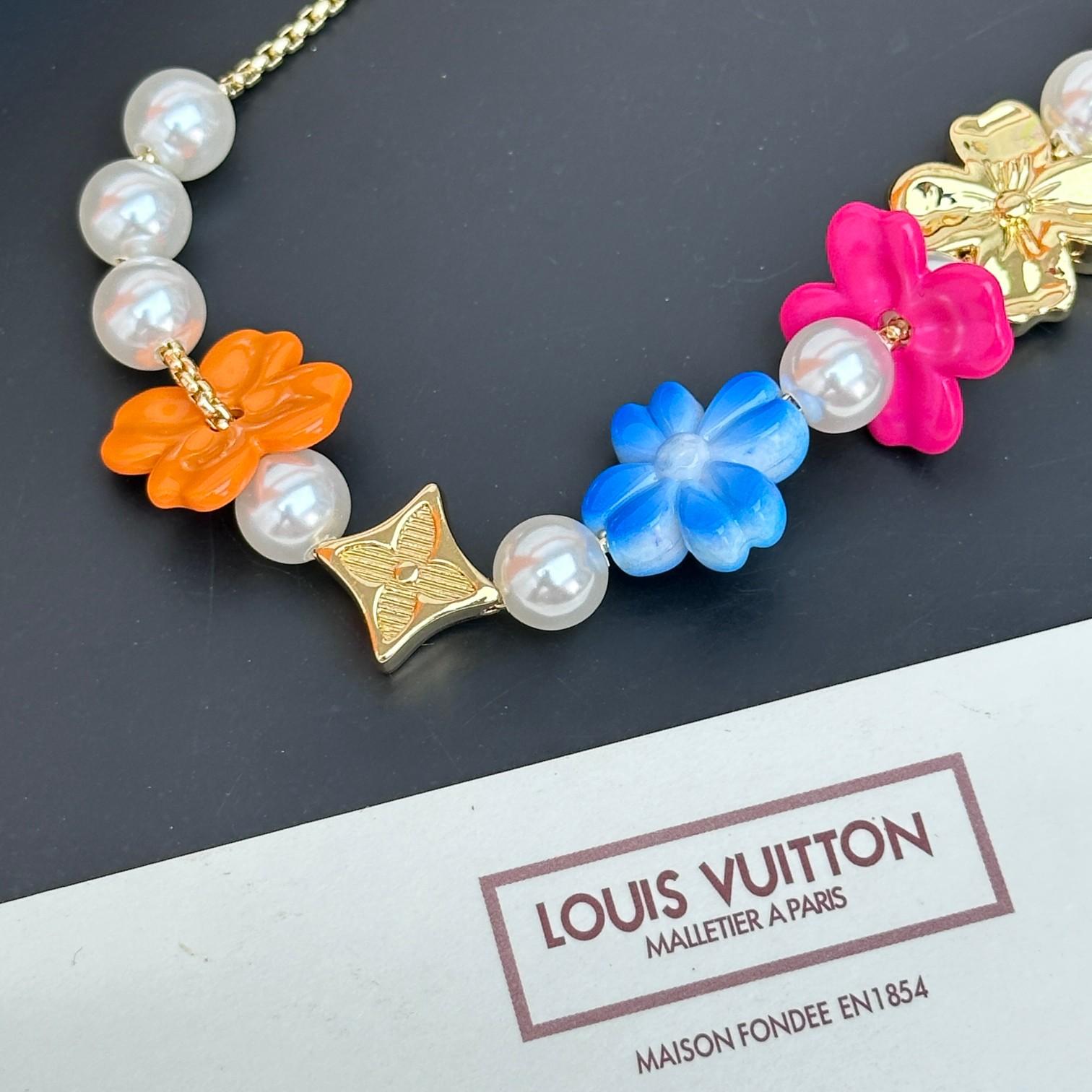 Louis Vuitton LV Surfin' Flower Necklace  - DopestKickz