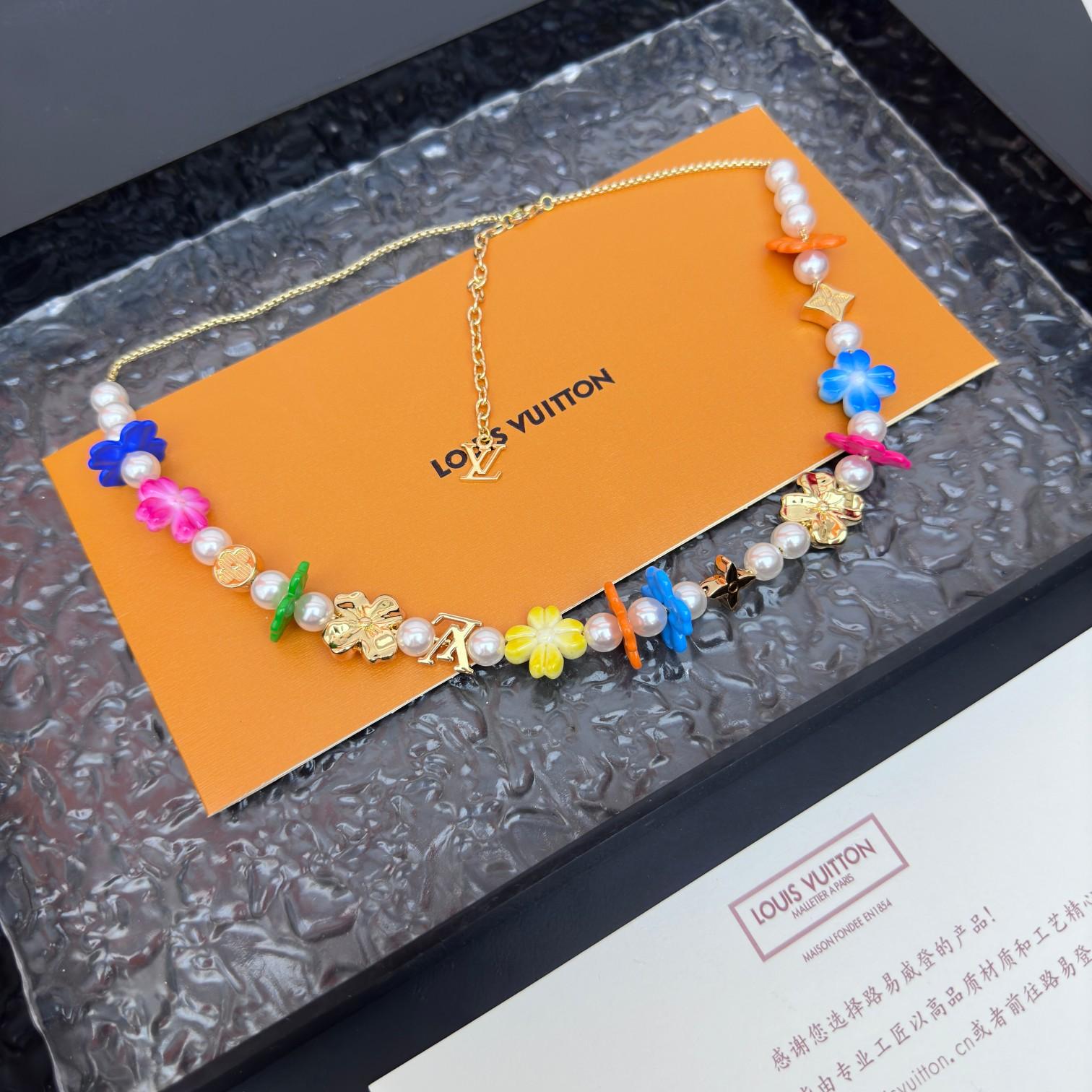 Louis Vuitton LV Surfin' Flower Necklace  - DopestKickz