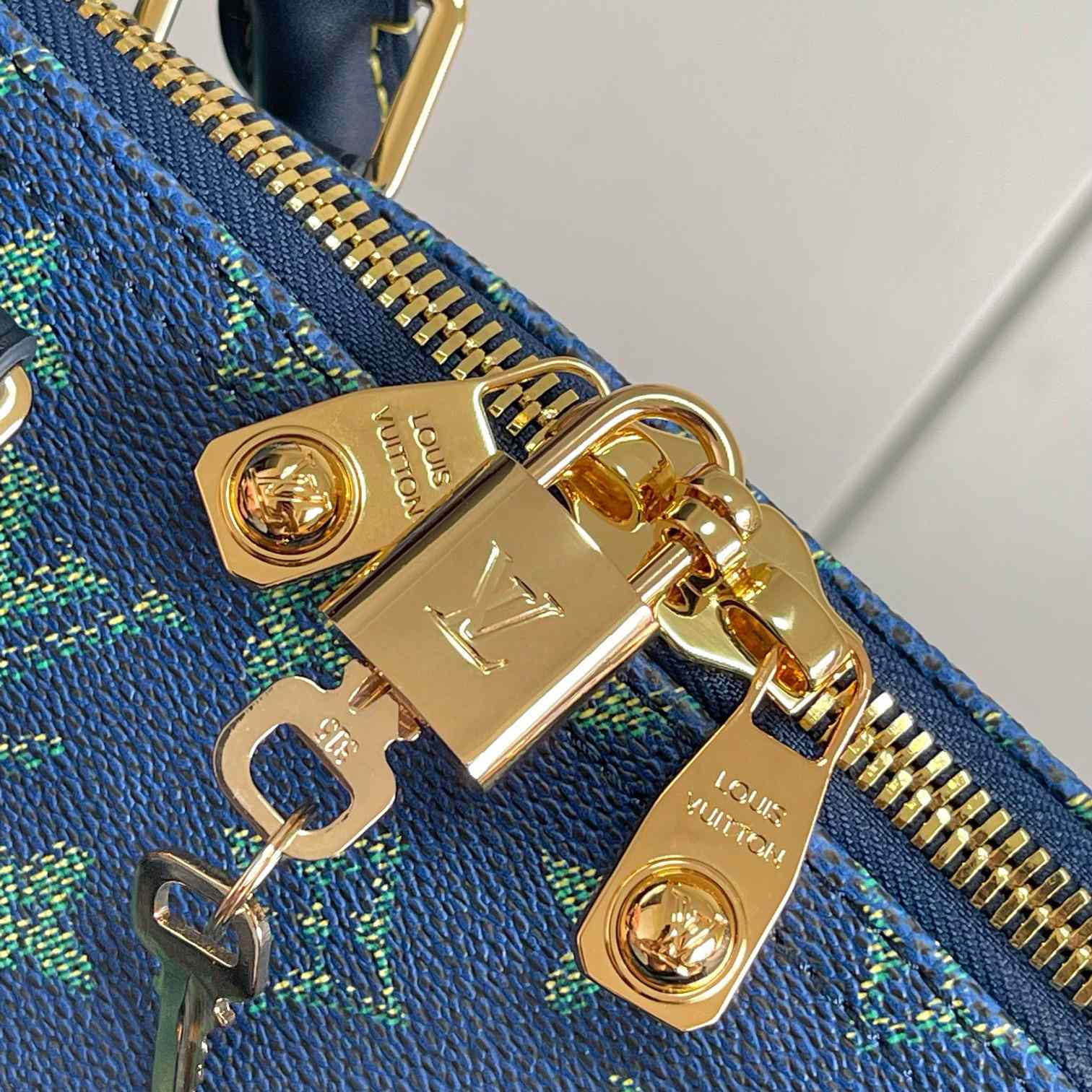 Louis Vuitton Keepall Bandoulière 50   M25900 - DopestKickz