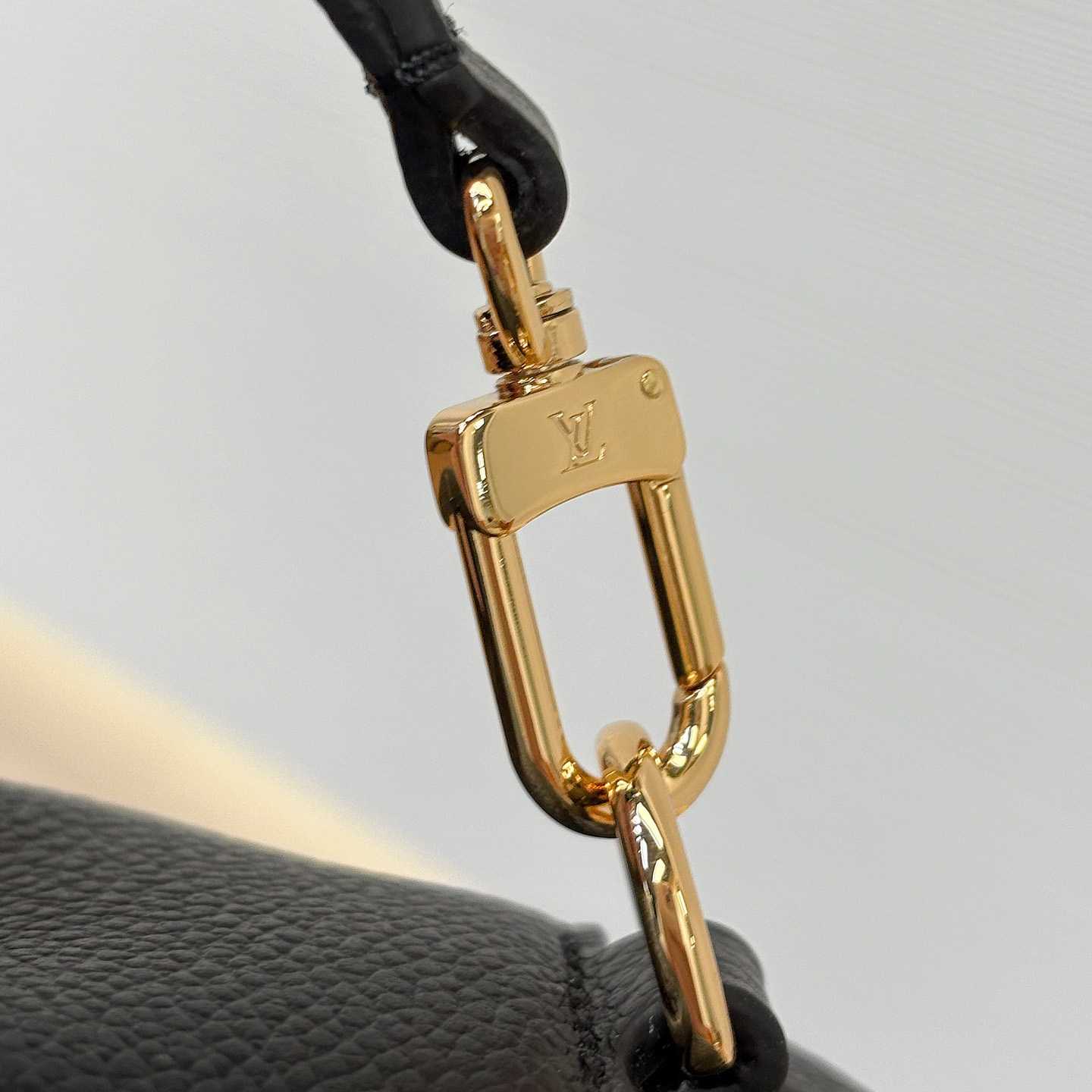 Louis Vuitton Tiny Camera Bag   M25518 - DopestKickz