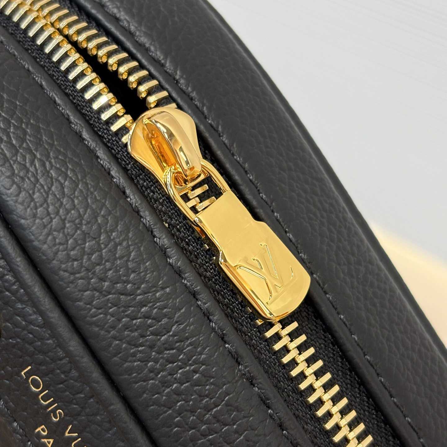 Louis Vuitton Tiny Camera Bag   M25518 - DopestKickz