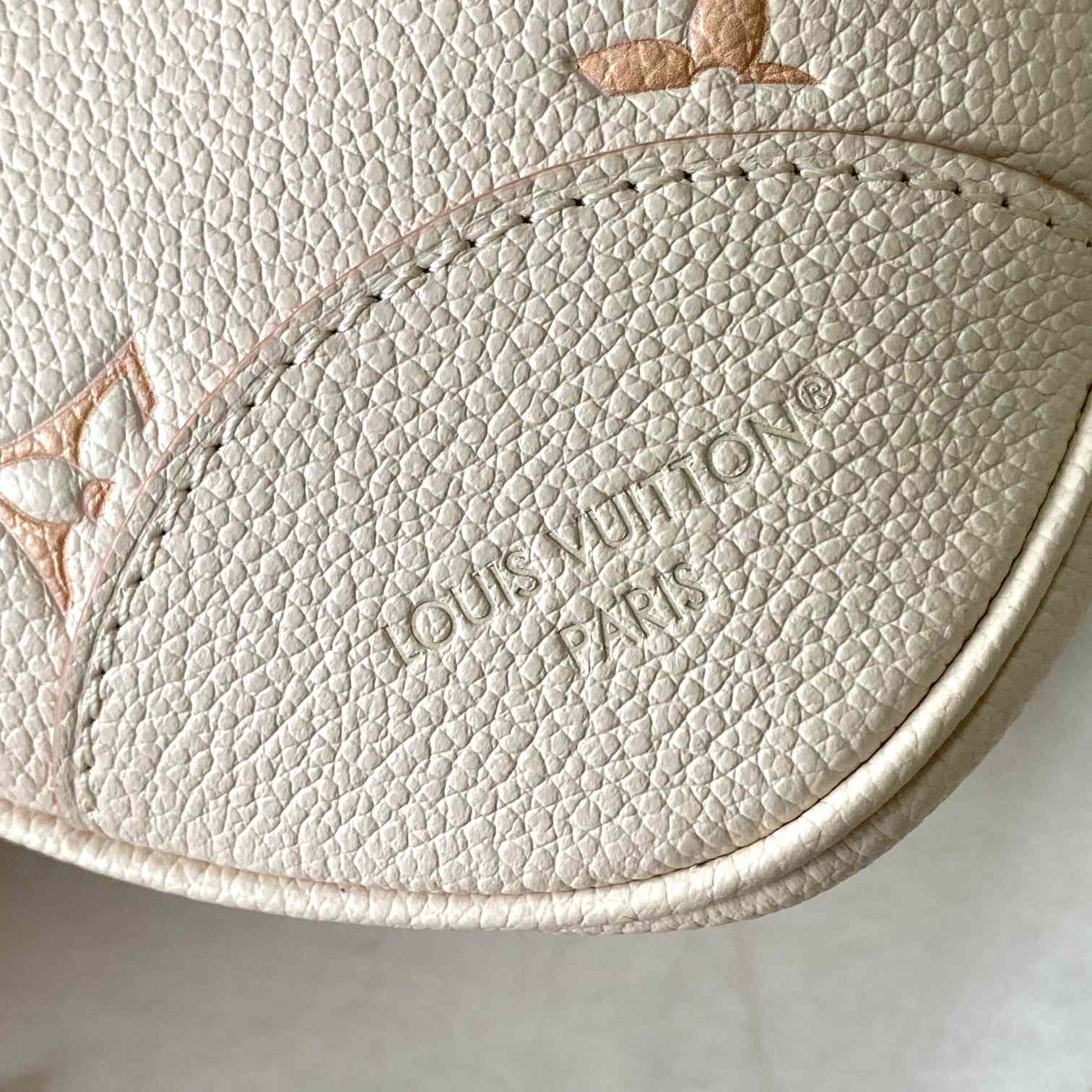 Louis Vuitton Boulogne   M14634 - DopestKickz