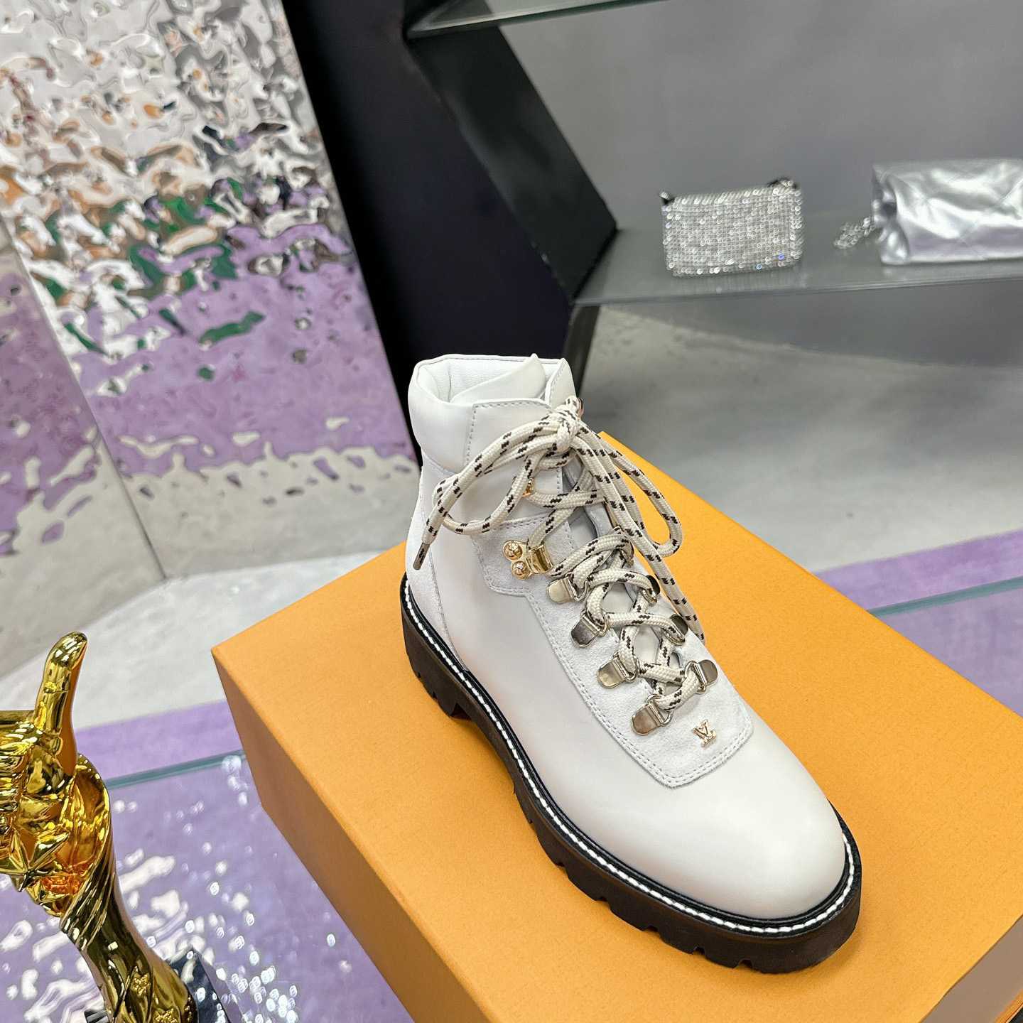 Louis Vuitton Territory Flat Ranger     1ACICS - DopestKickz