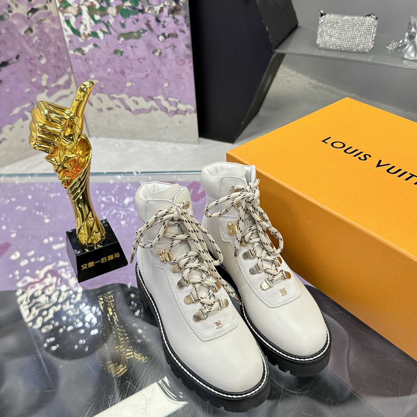 Louis Vuitton Territory Flat Ranger     1ACICS - DopestKickz