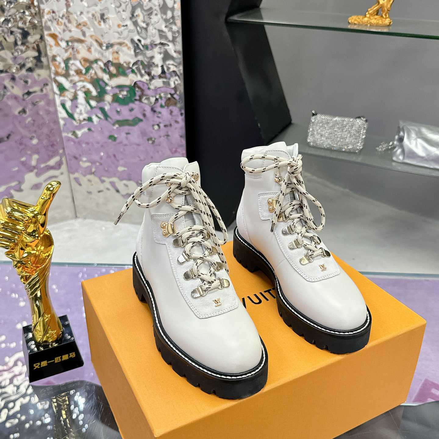 Louis Vuitton Territory Flat Ranger     1ACICS - DopestKickz