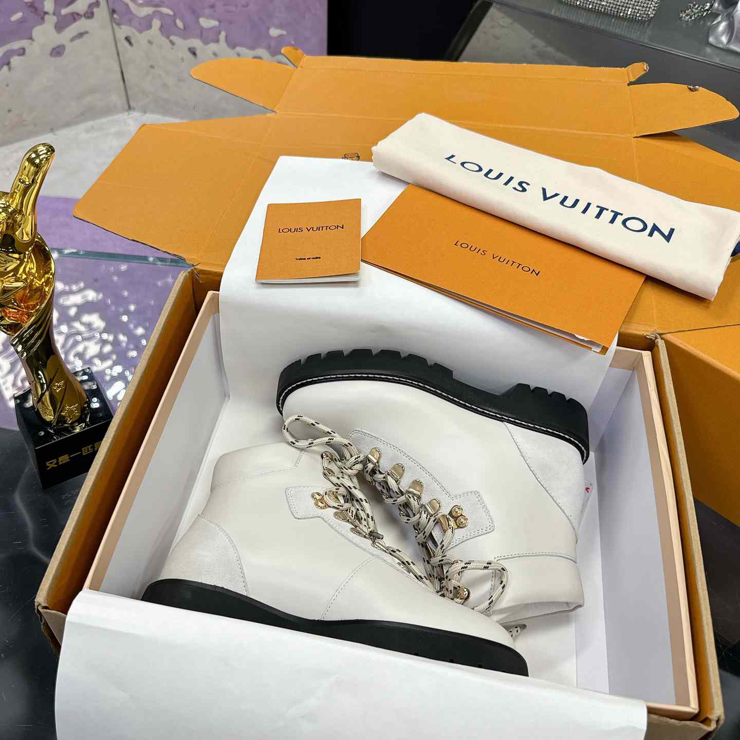 Louis Vuitton Territory Flat Ranger     1ACICS - DopestKickz