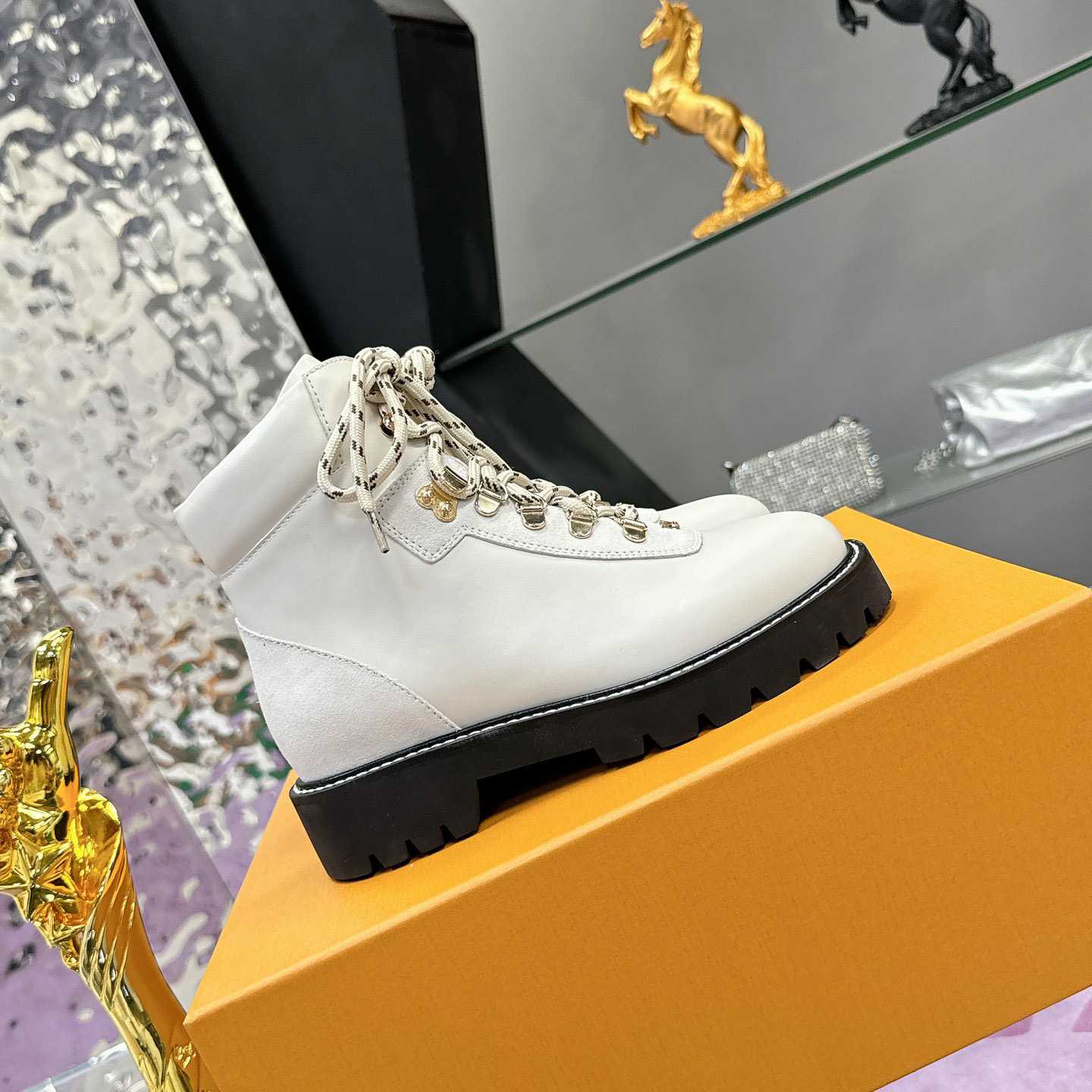 Louis Vuitton Territory Flat Ranger     1ACICS - DopestKickz