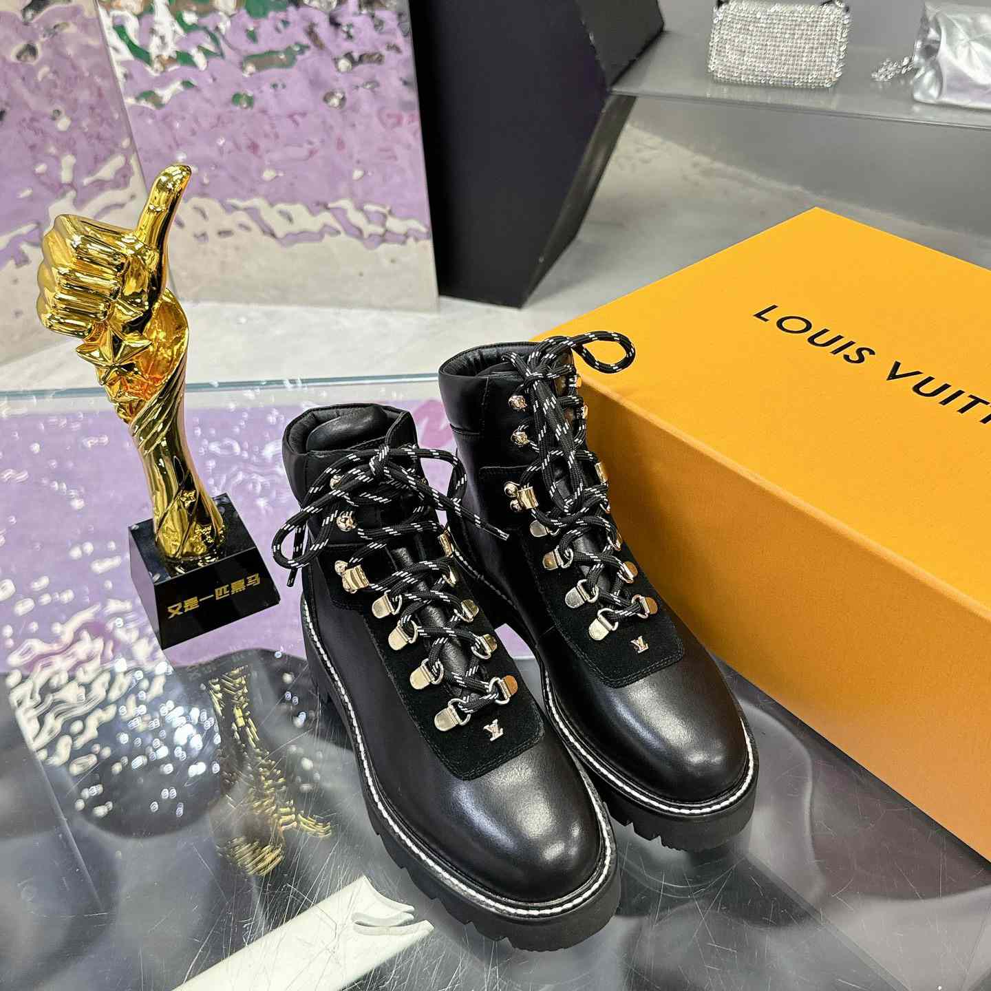 Louis Vuitton Territory Flat Ranger     1ACIBW - DopestKickz