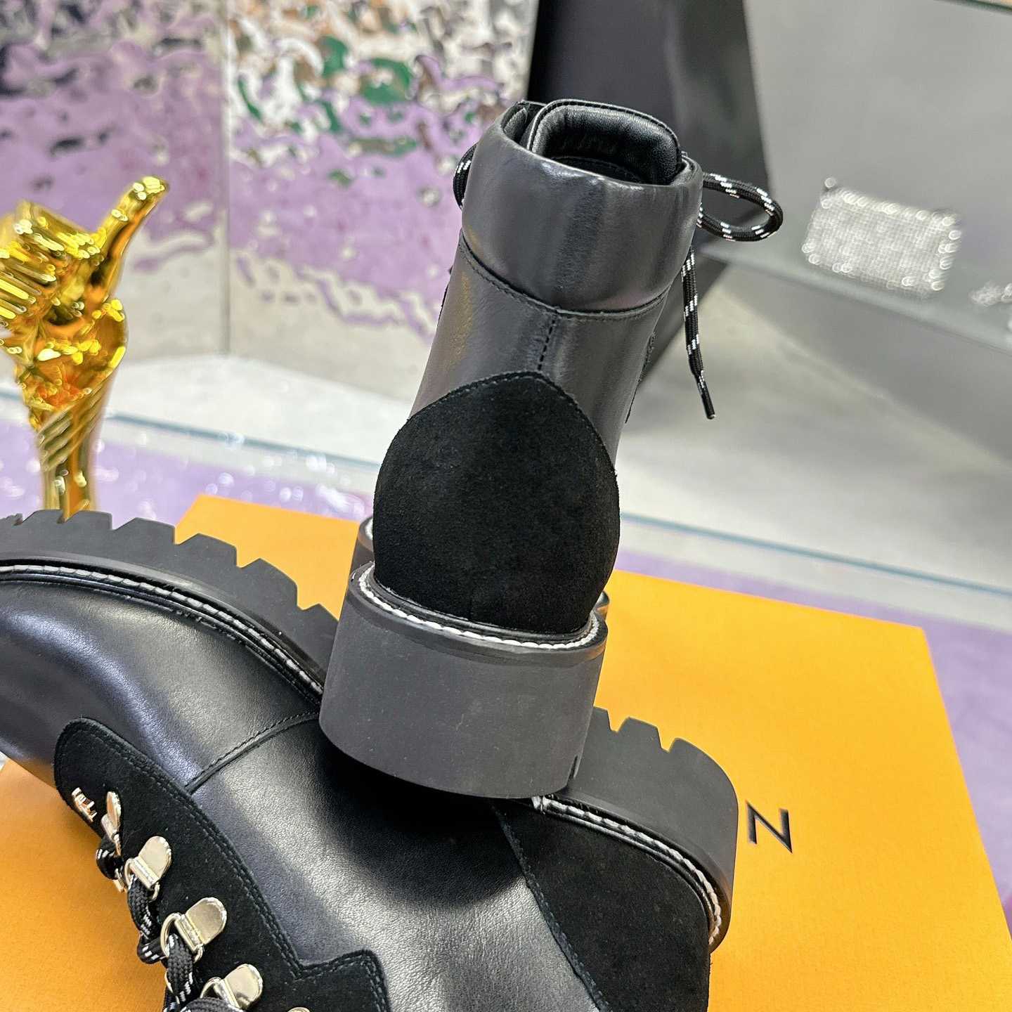 Louis Vuitton Territory Flat Ranger     1ACIBW - DopestKickz