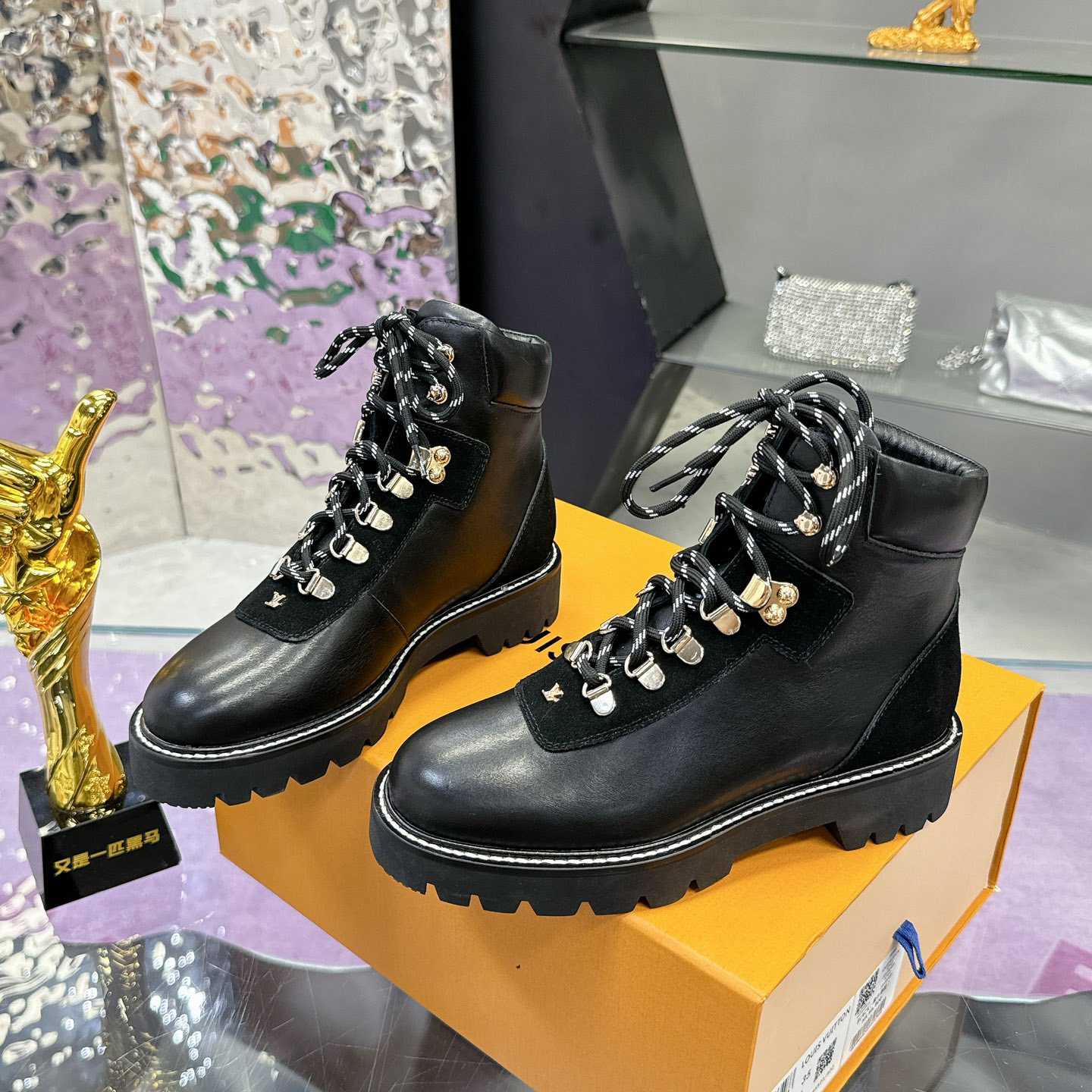 Louis Vuitton Territory Flat Ranger     1ACIBW - DopestKickz