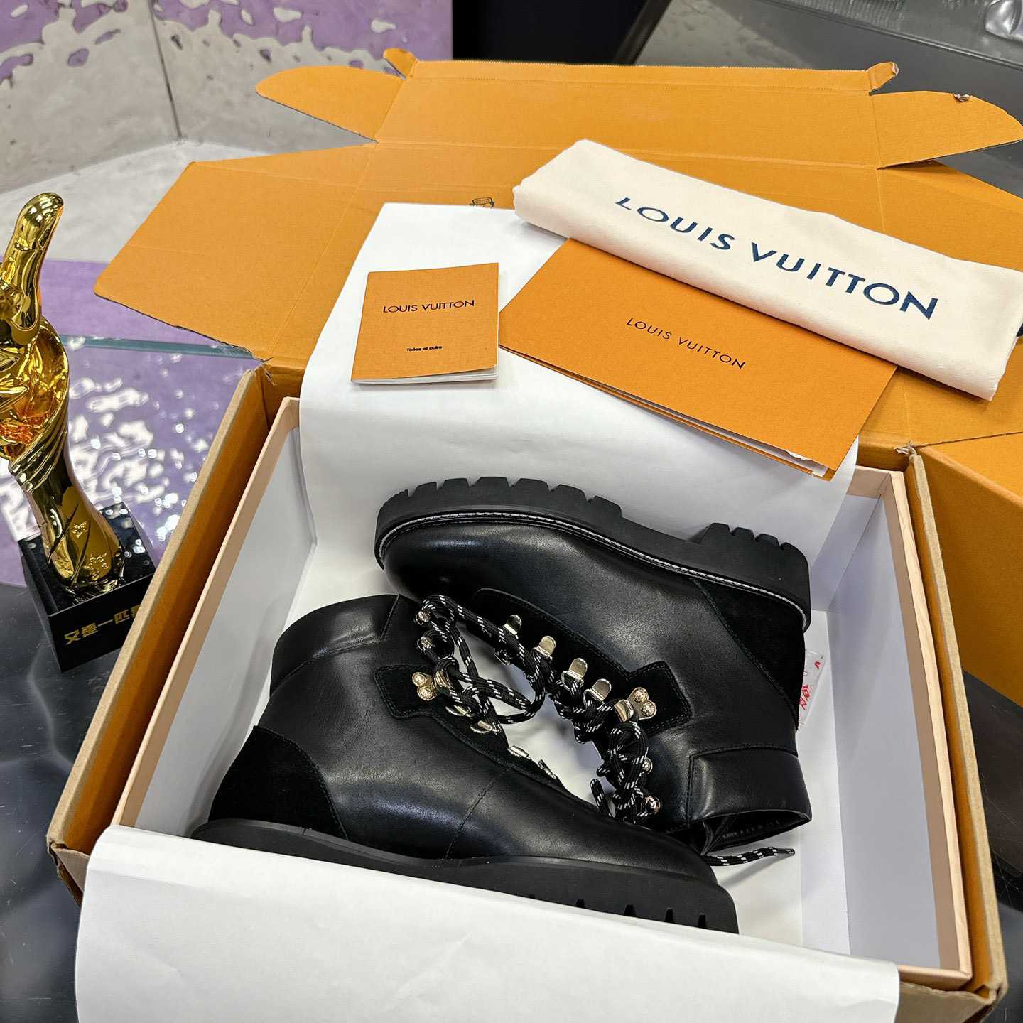 Louis Vuitton Territory Flat Ranger     1ACIBW - DopestKickz