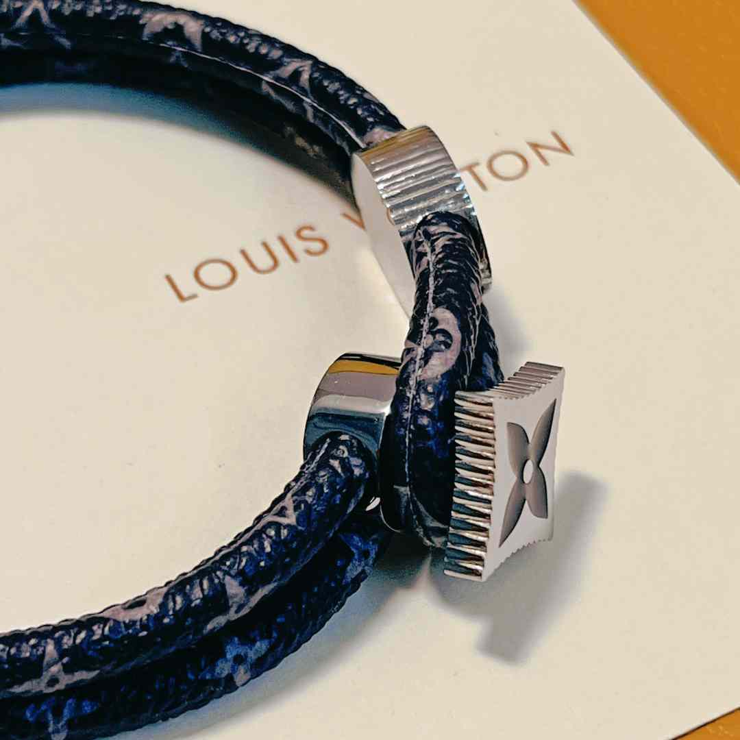 Louis Vuitton Catch It Bracelet   M8111 - DopestKickz