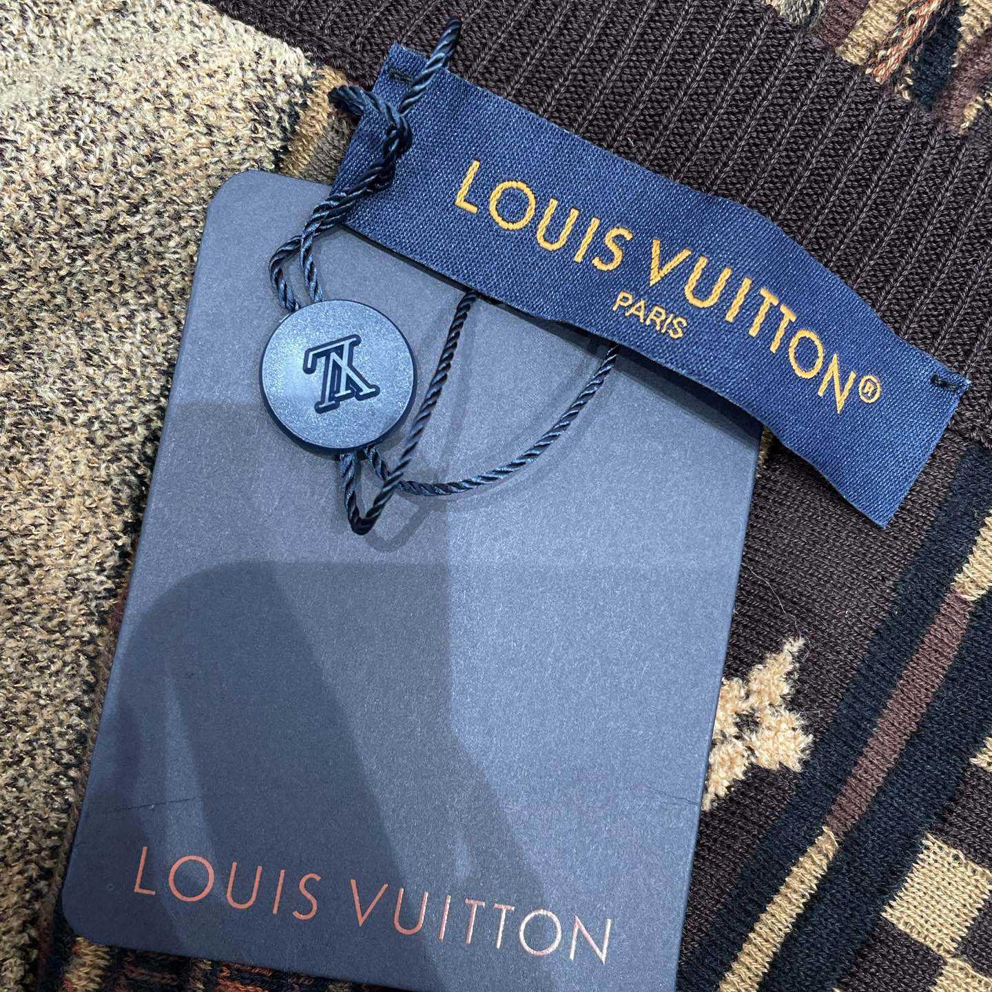 Louis Vuitton Cardigan Vest   1AIM64 - DopestKickz