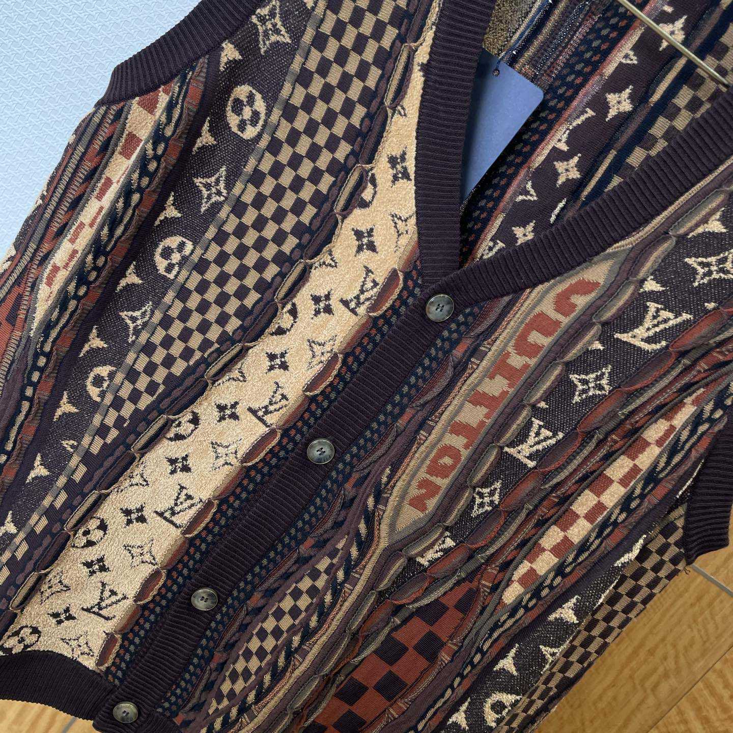 Louis Vuitton Cardigan Vest   1AIM64 - DopestKickz