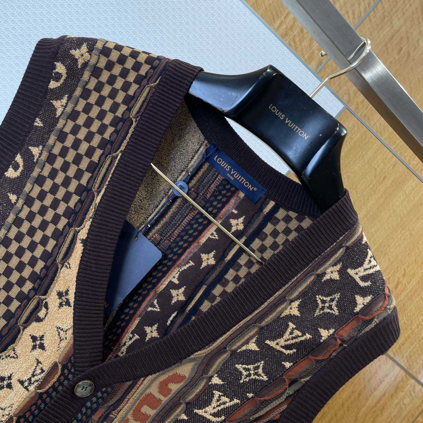 Louis Vuitton Cardigan Vest   1AIM64 - DopestKickz