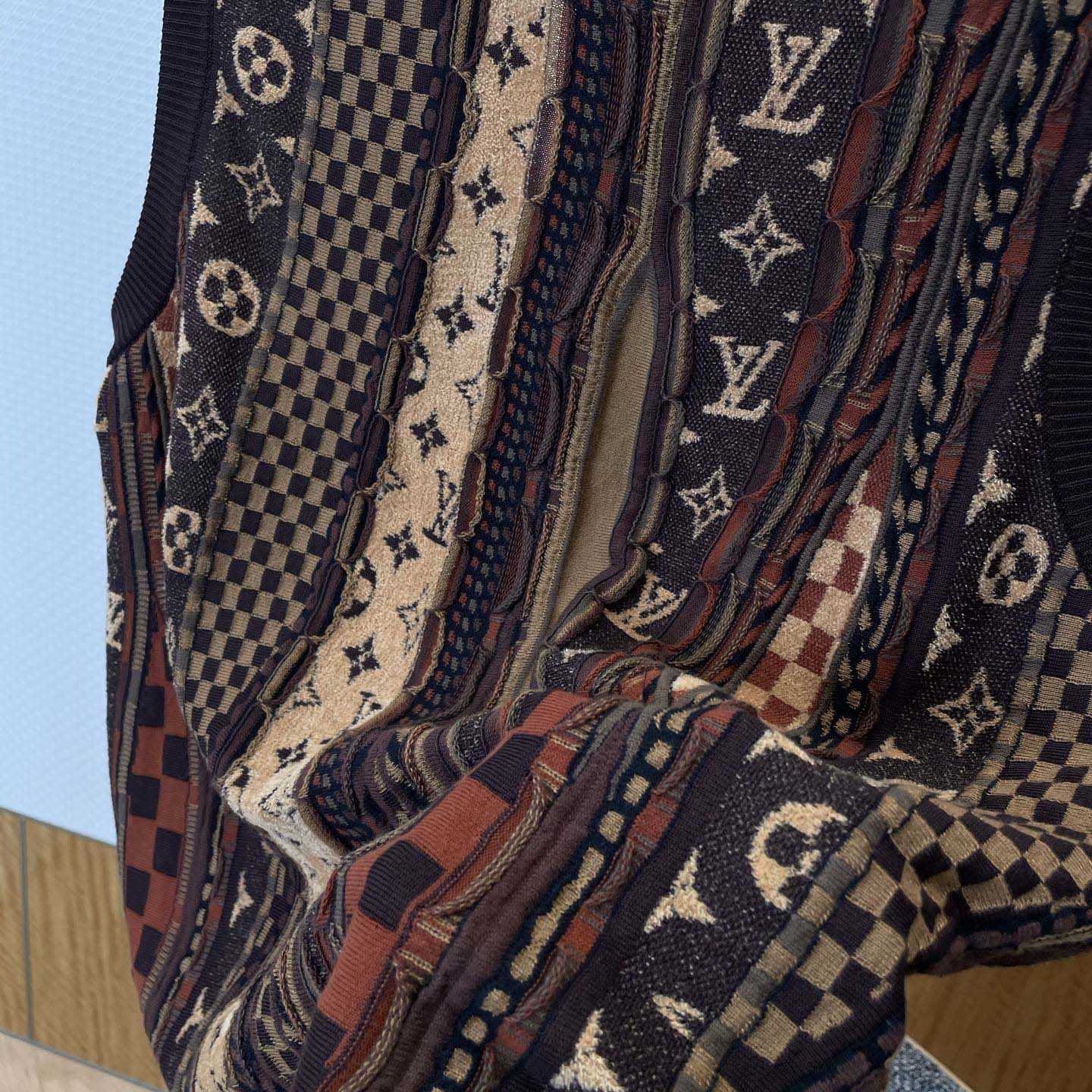 Louis Vuitton Cardigan Vest   1AIM64 - DopestKickz