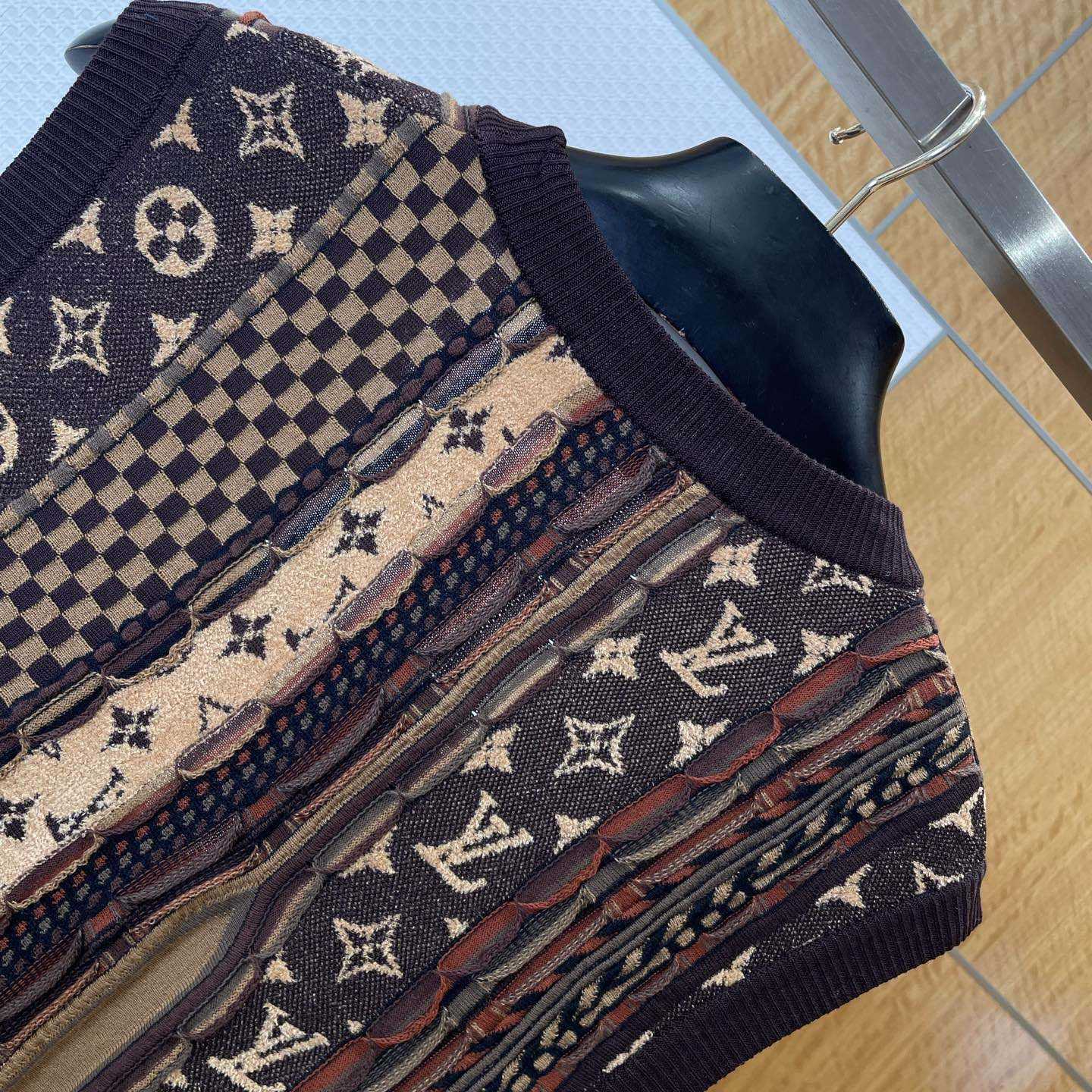 Louis Vuitton Cardigan Vest   1AIM64 - DopestKickz