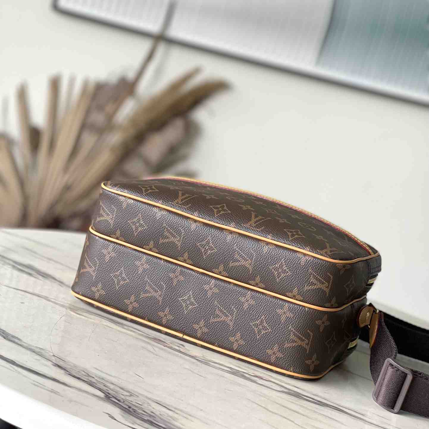Louis Vuitton Monogram Shoulder Bag (28 x 21 x 11 cm) - DopestKickz