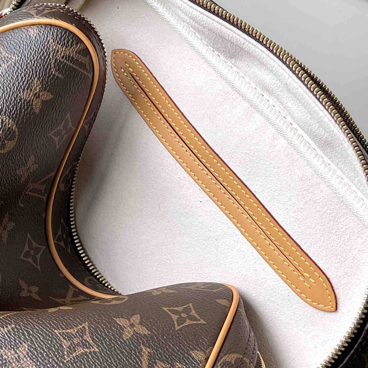 Louis Vuitton Monogram Shoulder Bag (28 x 21 x 11 cm) - DopestKickz