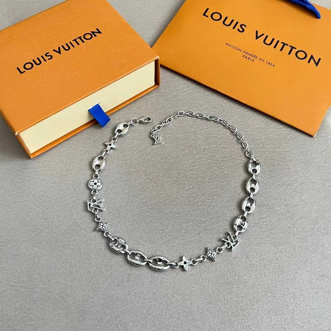 Louis Vuitton LV Sailor Medium Chain Necklace   M03189 - DopestKickz