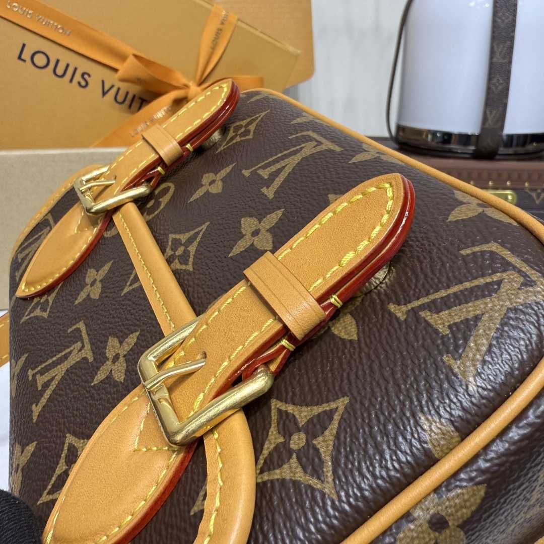 Louis Vuitton Satchel Wearable Wallet   M26805 - DopestKickz