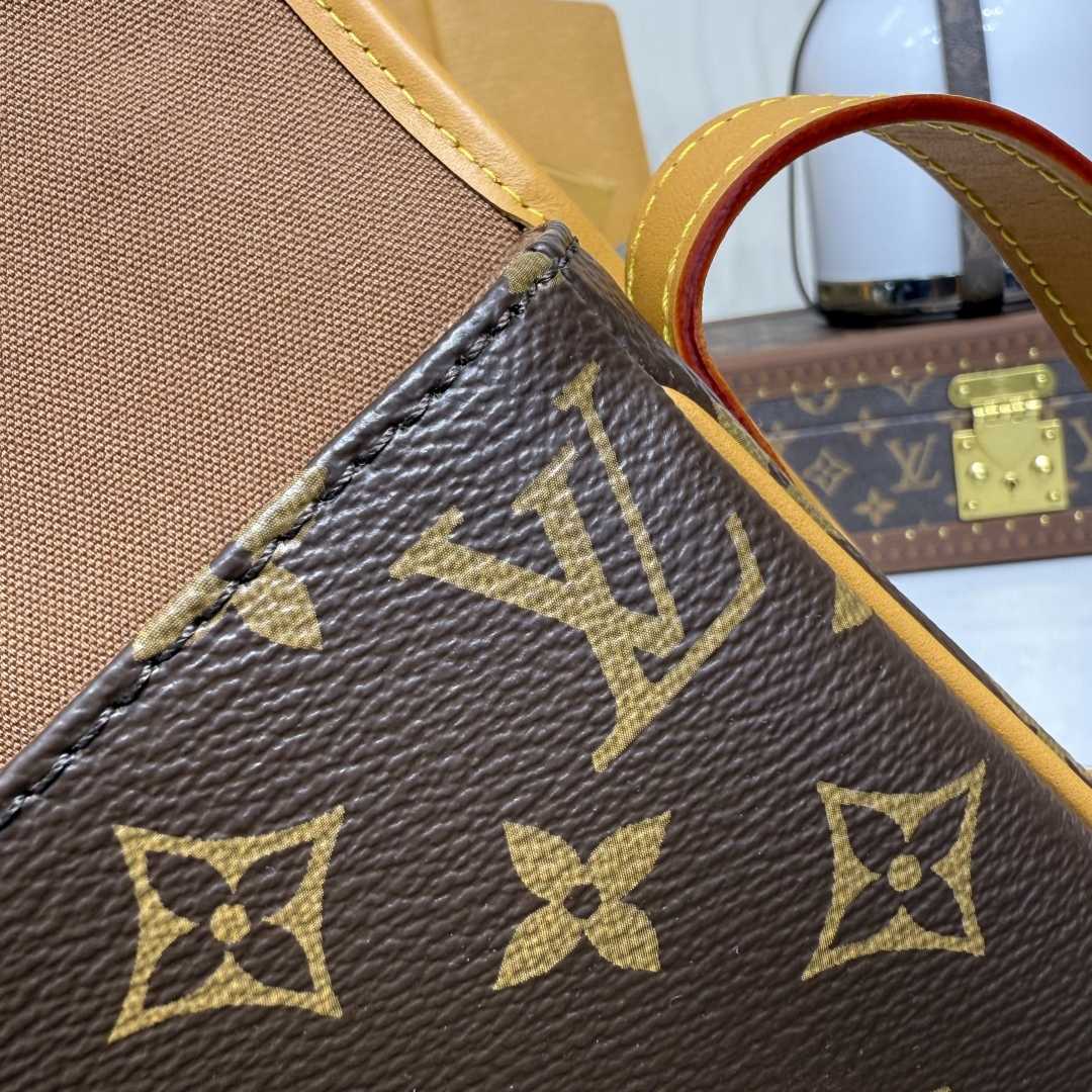 Louis Vuitton Satchel Wearable Wallet   M26805 - DopestKickz