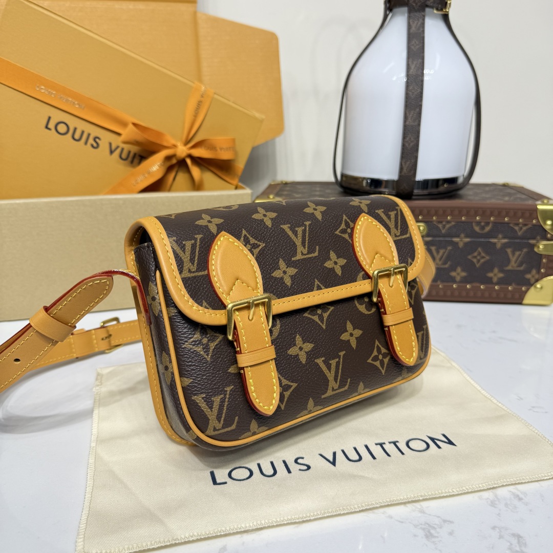 Louis Vuitton Satchel Wearable Wallet   M26805 - DopestKickz