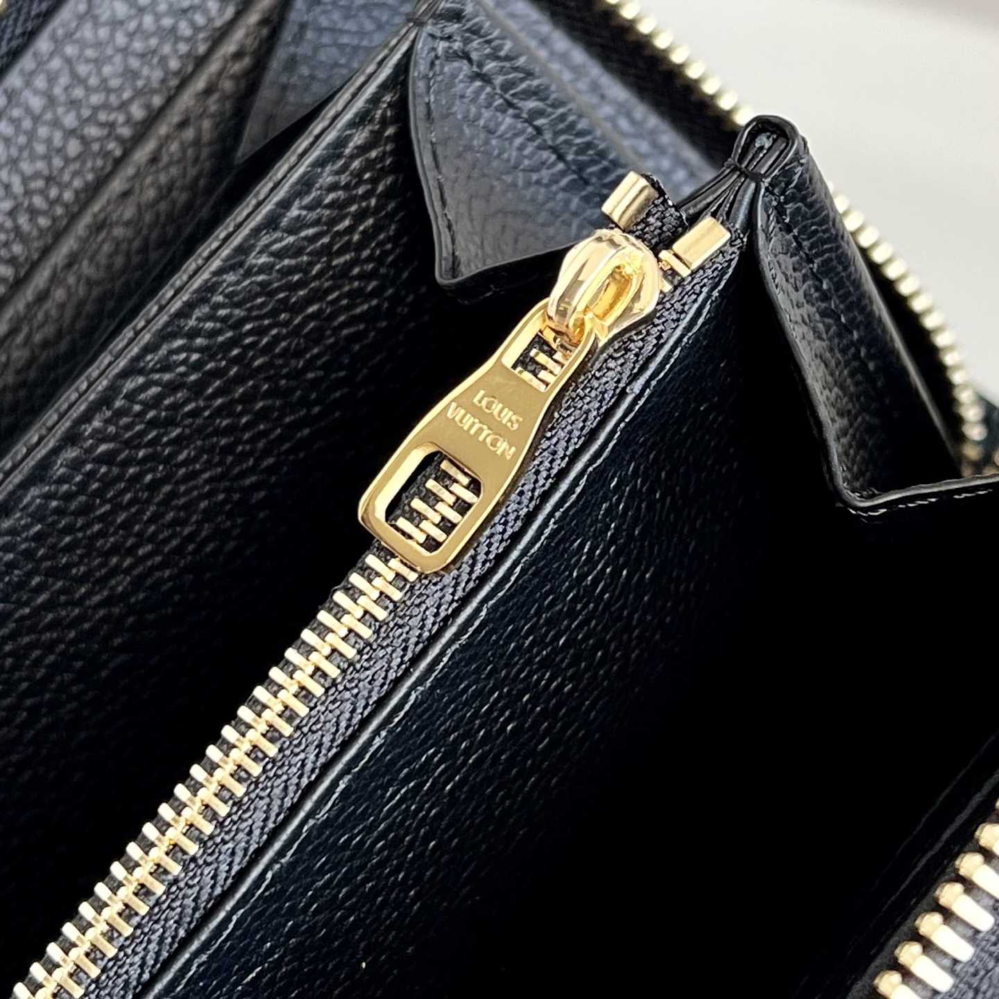 Louis Vuitton Empreinte Zippy Wallet   (19.5X10cm)  m61864 - DopestKickz