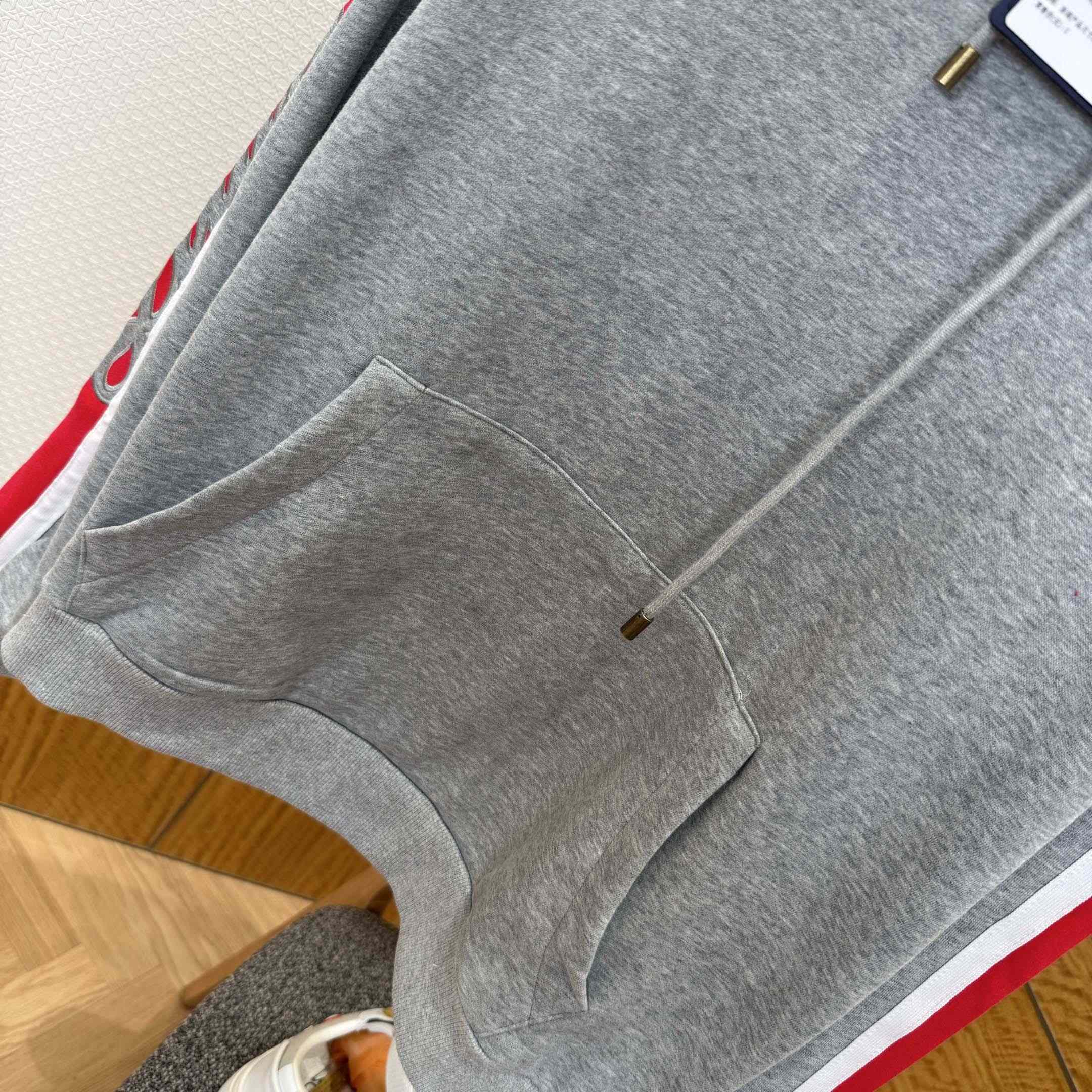 Louis Vuitton Signature Hoodie   1AJCEL - DopestKickz