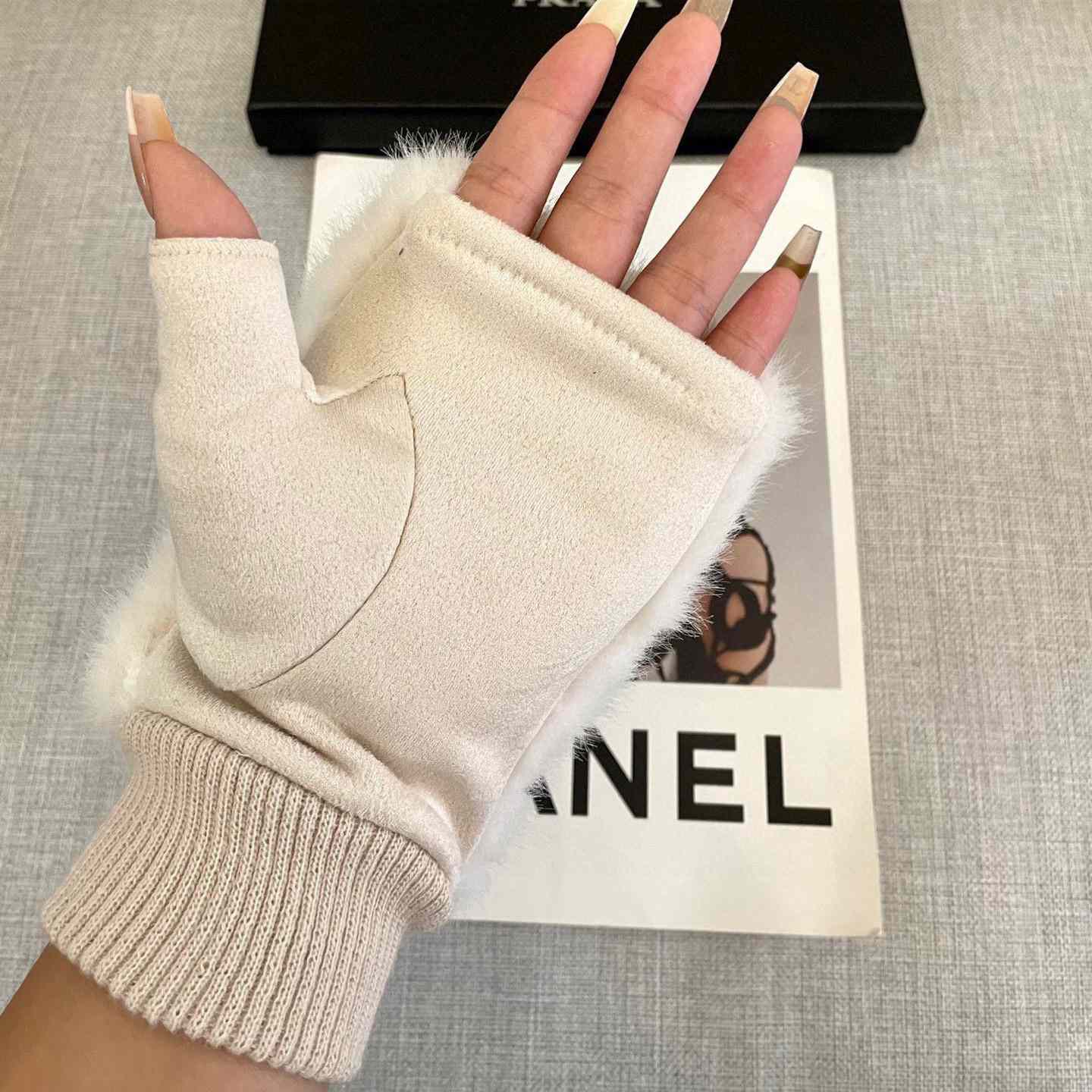 Prada Women's Gloves  - DopestKickz