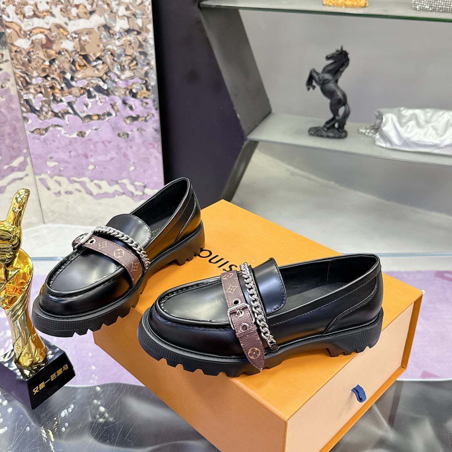 Louis Vuitton District Flat Loafer   1AICBZ - DopestKickz