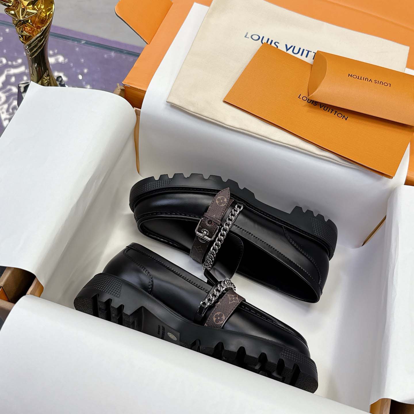 Louis Vuitton District Flat Loafer   1AICBZ - DopestKickz