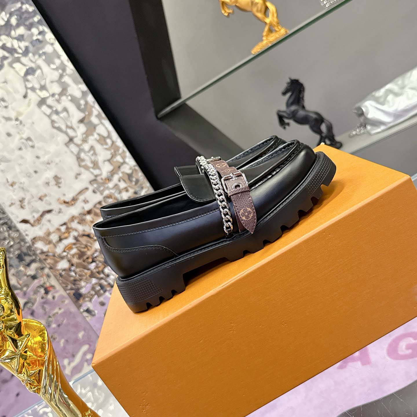 Louis Vuitton District Flat Loafer   1AICBZ - DopestKickz