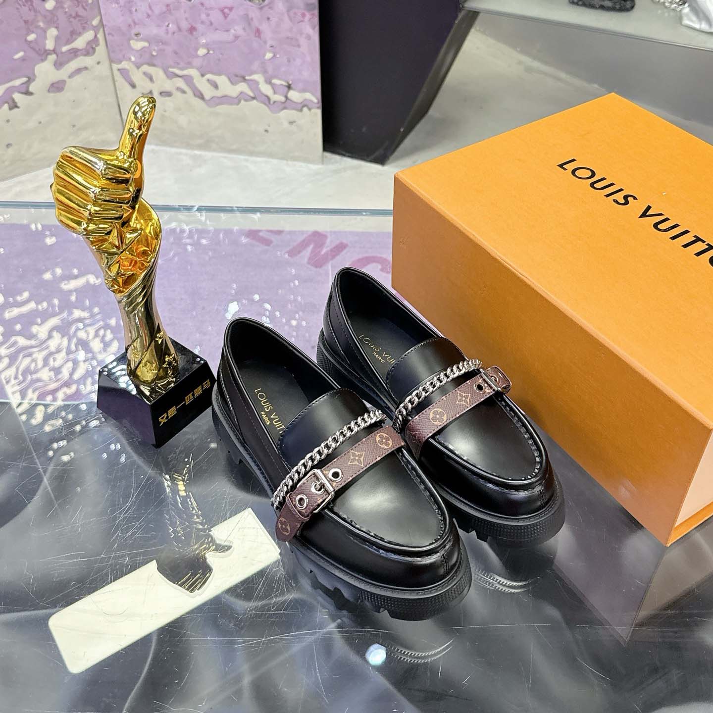 Louis Vuitton District Flat Loafer   1AICBZ - DopestKickz