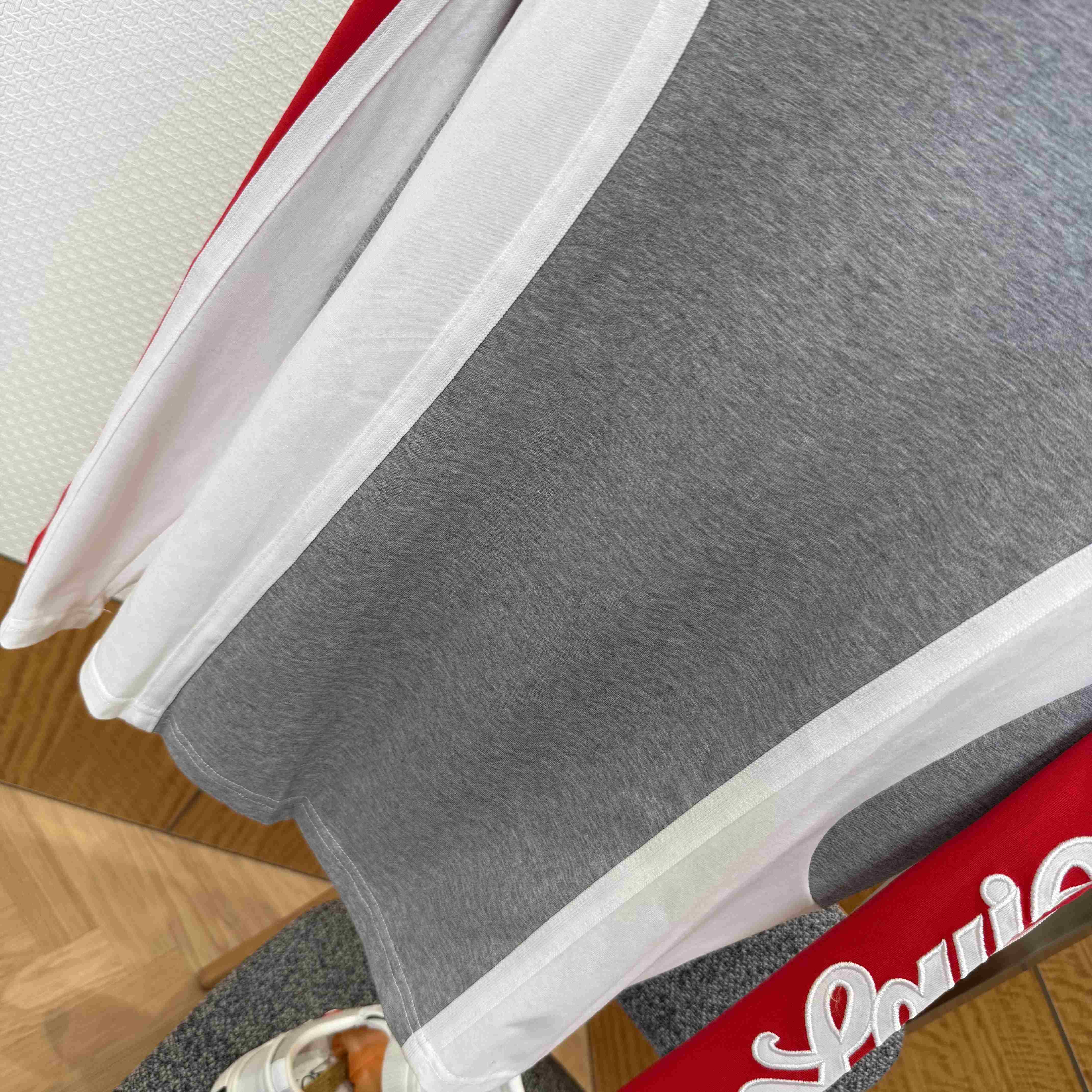 Louis Vuitton Signature Long-Sleeved T-Shirt   1AJCED - DopestKickz