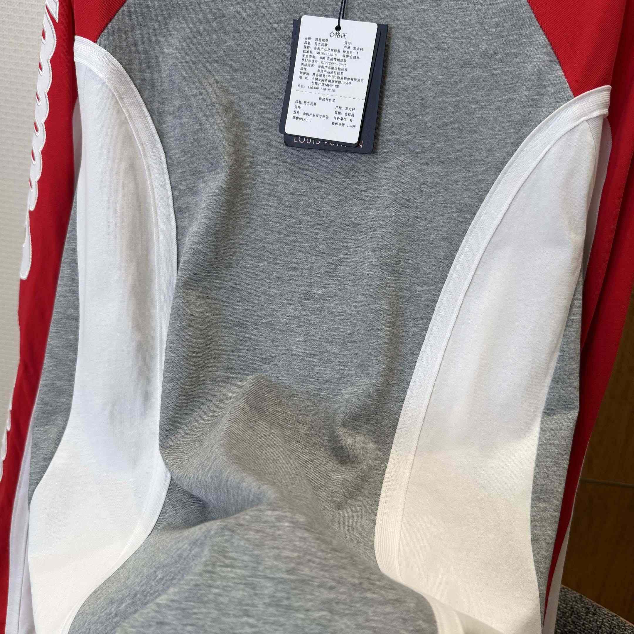 Louis Vuitton Signature Long-Sleeved T-Shirt   1AJCED - DopestKickz