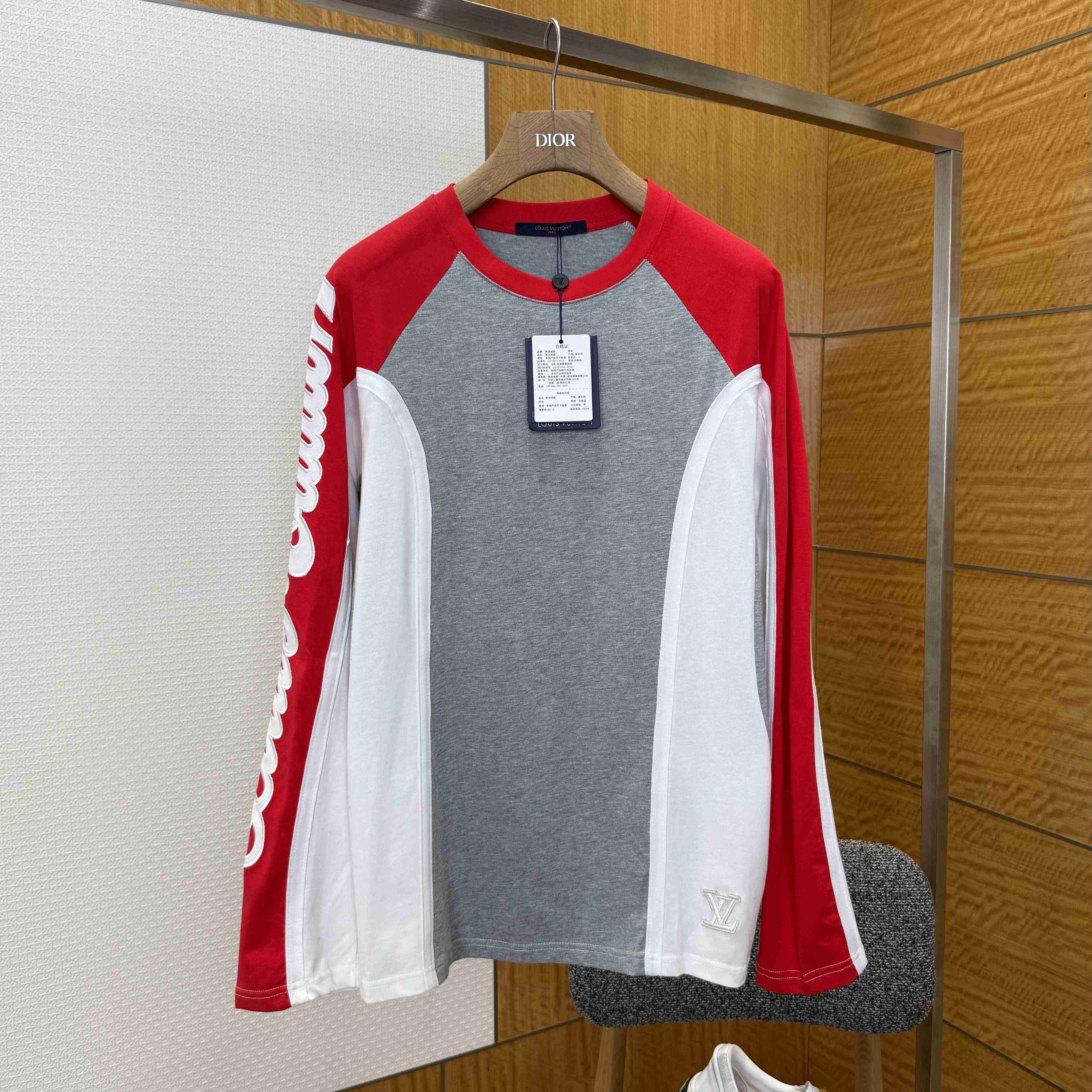 Louis Vuitton Signature Long-Sleeved T-Shirt   1AJCED - DopestKickz