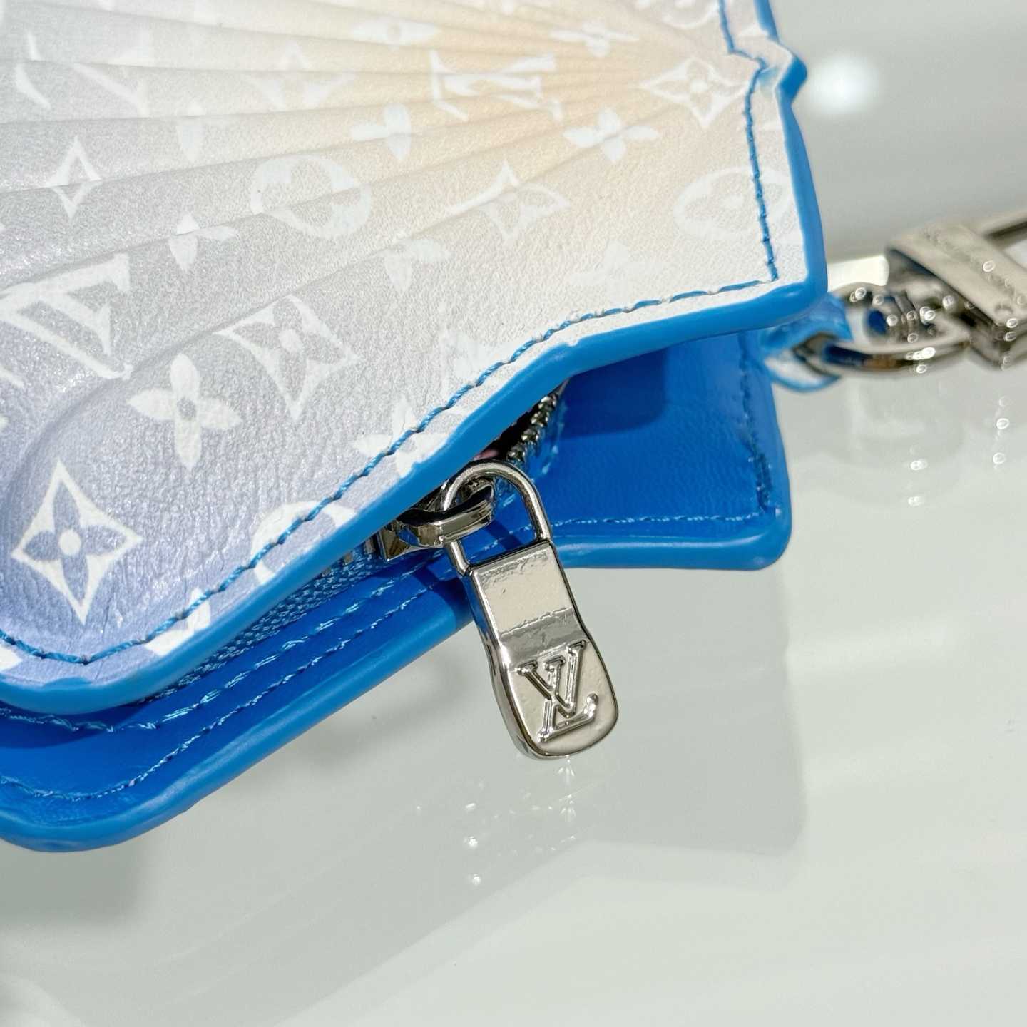 Louis Vuitton LV Shell Bag Charm   M02620 - DopestKickz