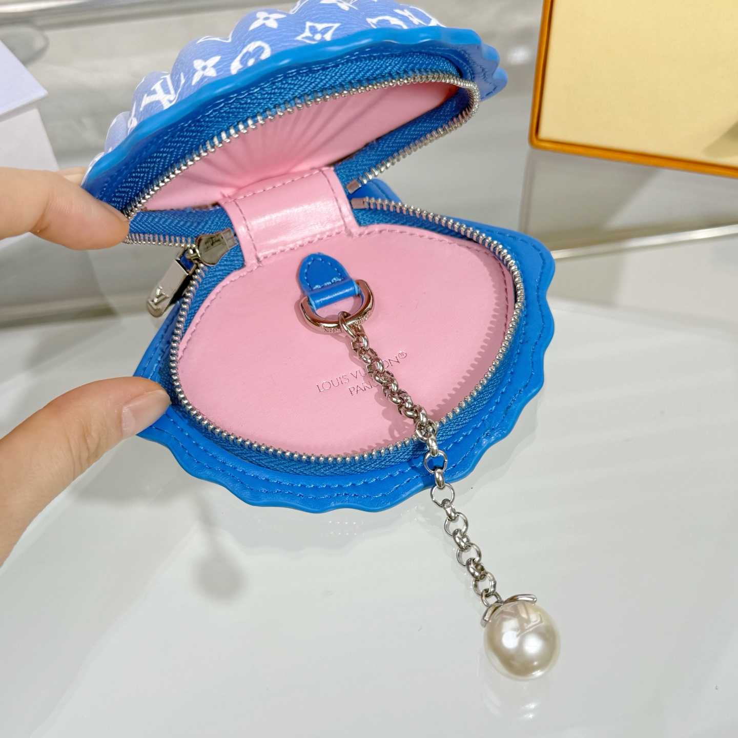 Louis Vuitton LV Shell Bag Charm   M02620 - DopestKickz