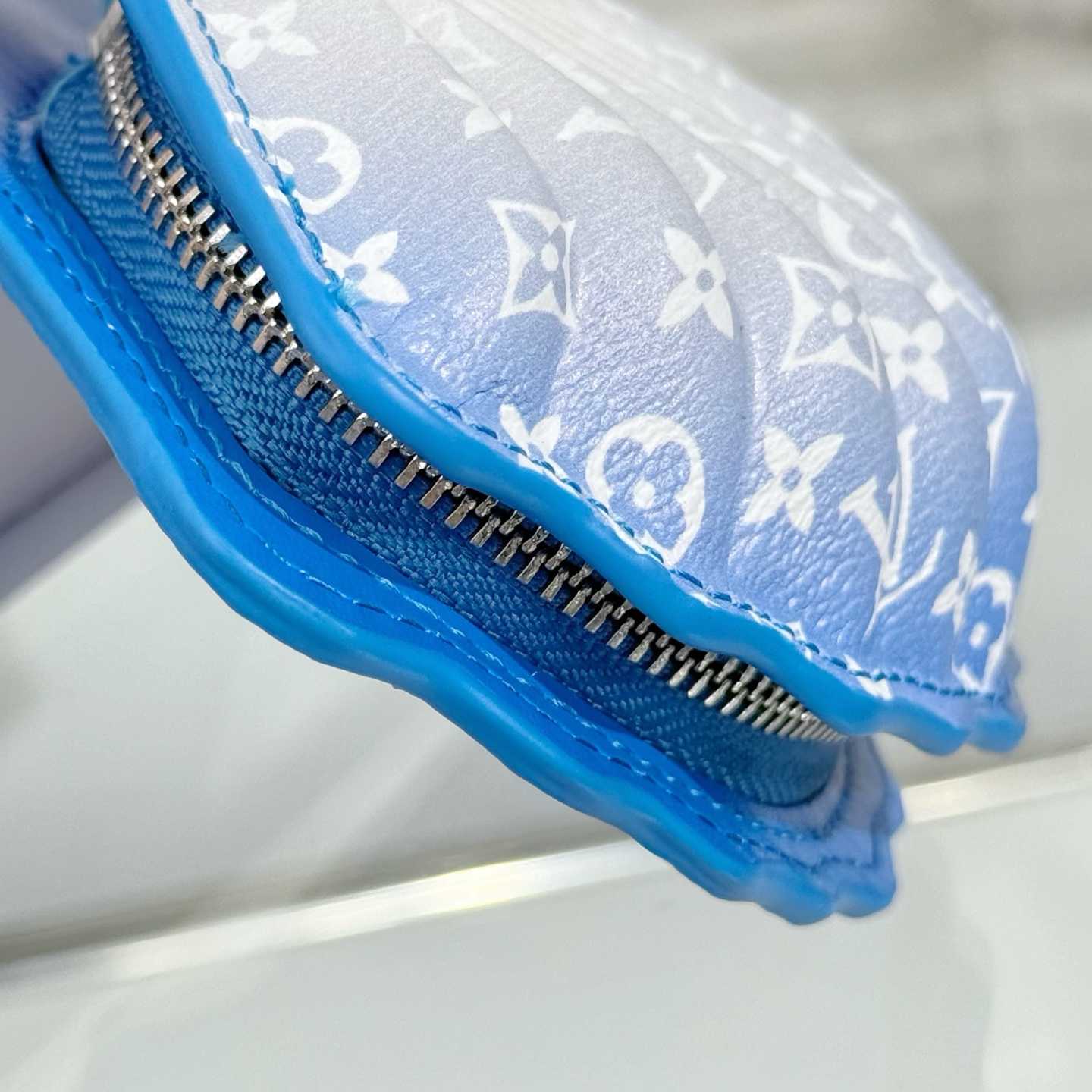 Louis Vuitton LV Shell Bag Charm   M02620 - DopestKickz